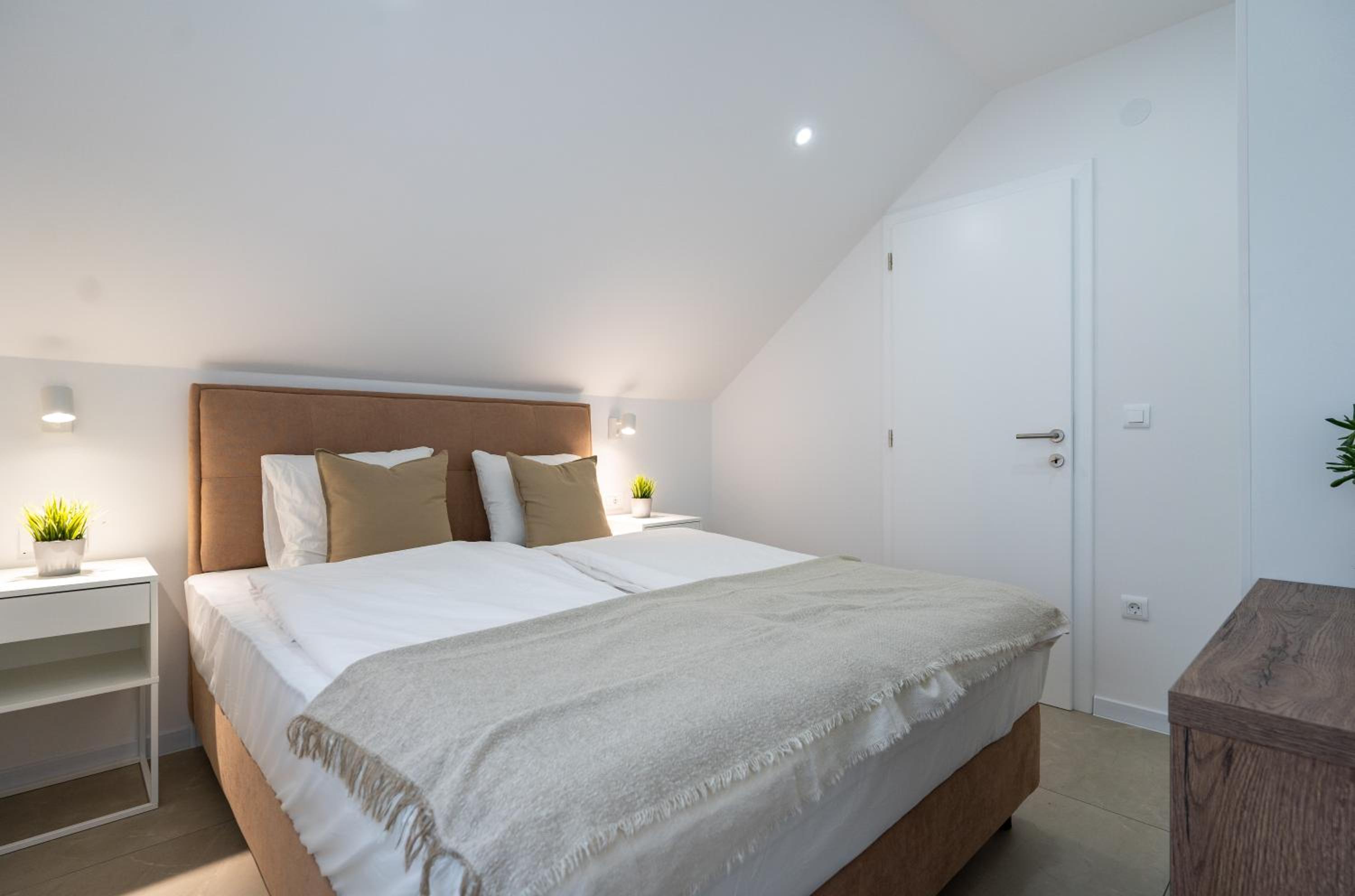 One-Bedroom Apartment - Photo 6