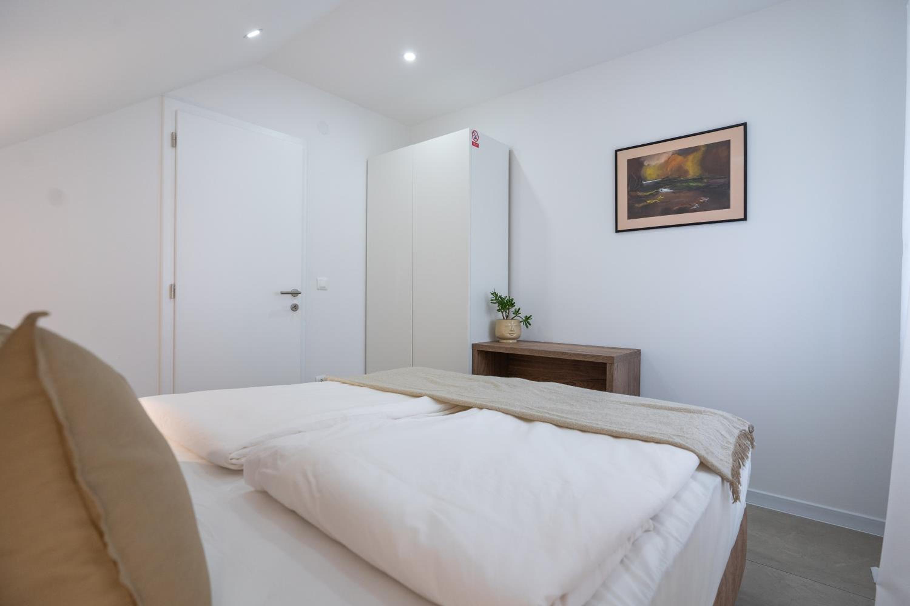 One-Bedroom Apartment - Photo 7