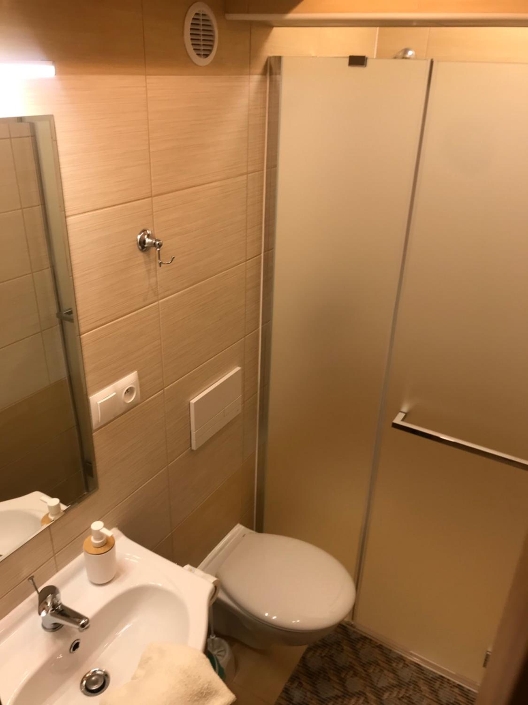 Family Room with Private Bathroom photo 3