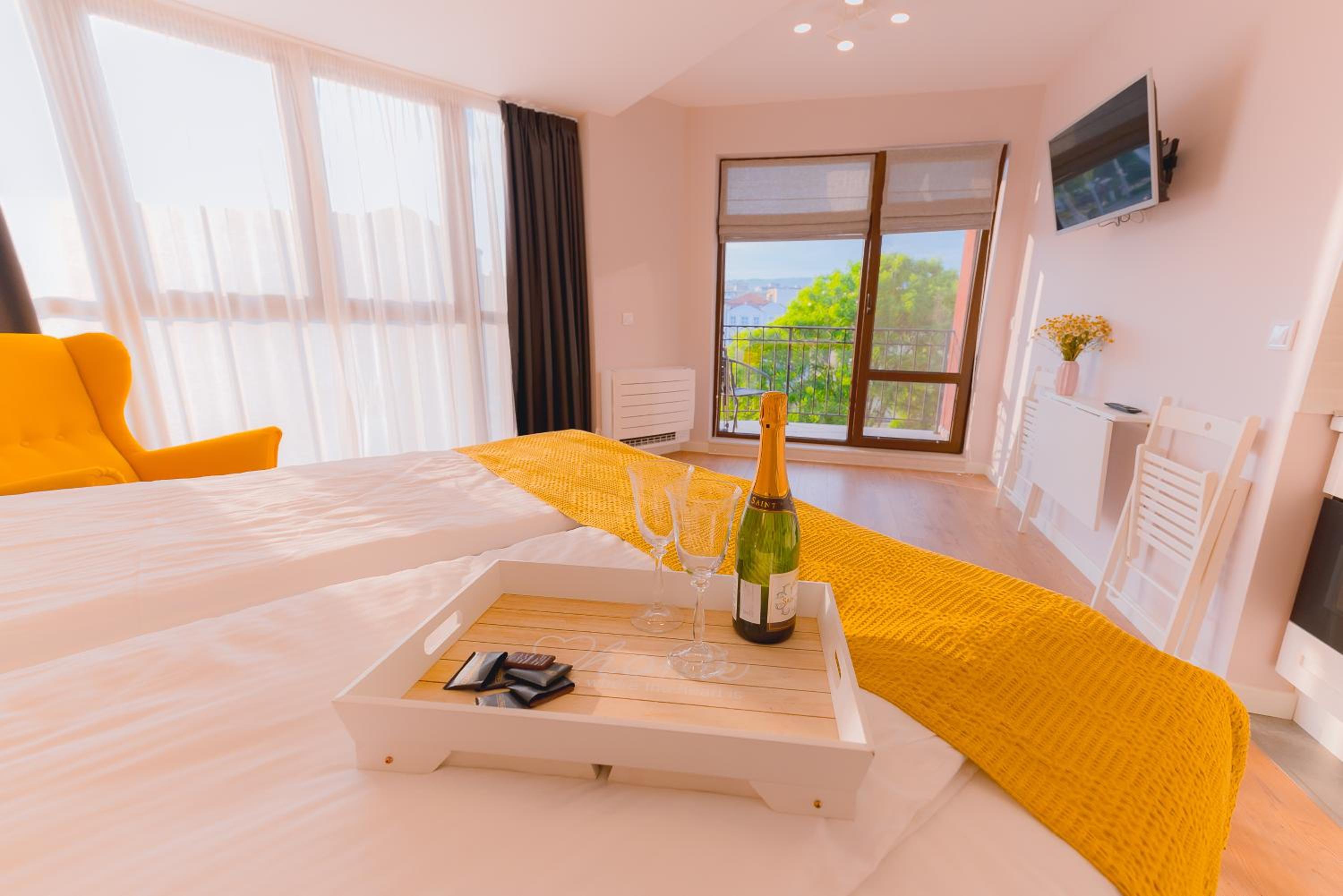Studio Apartment