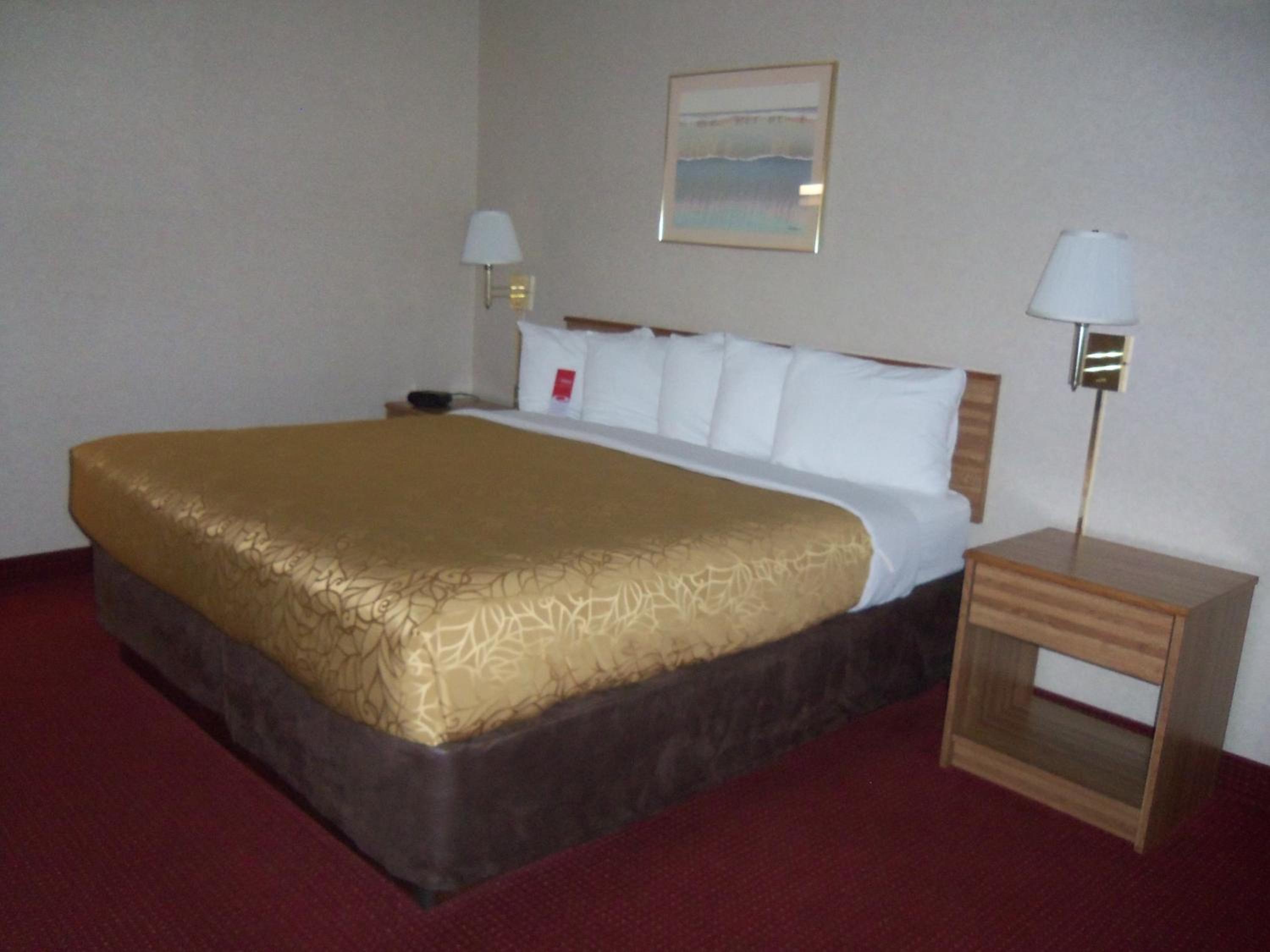 King Room - Non-Smoking - Photo 3