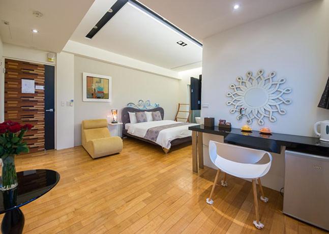 Large Double Room - Photo 1