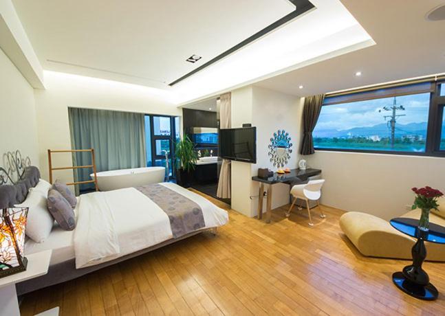 Large Double Room - Photo 10