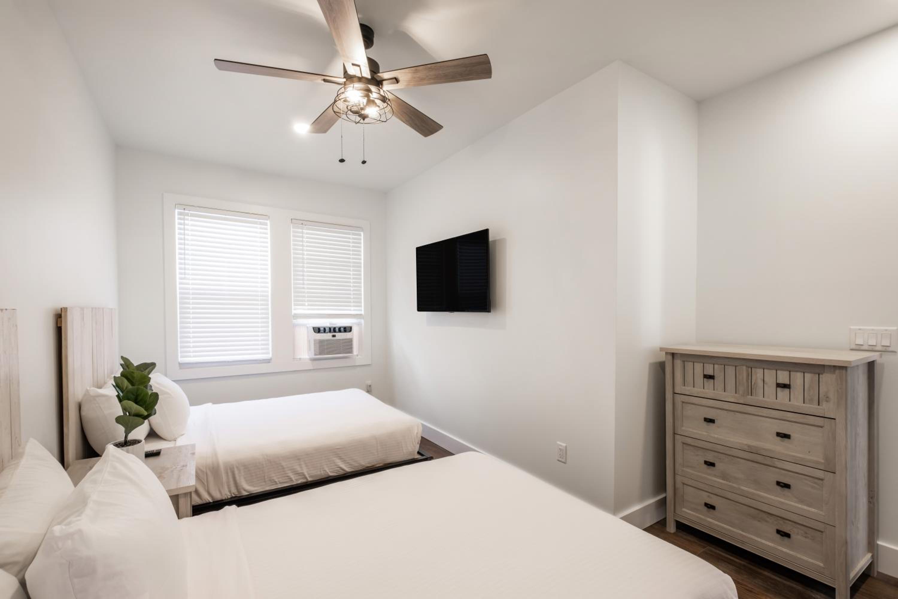 Three-Bedroom Apartment - Photo 7