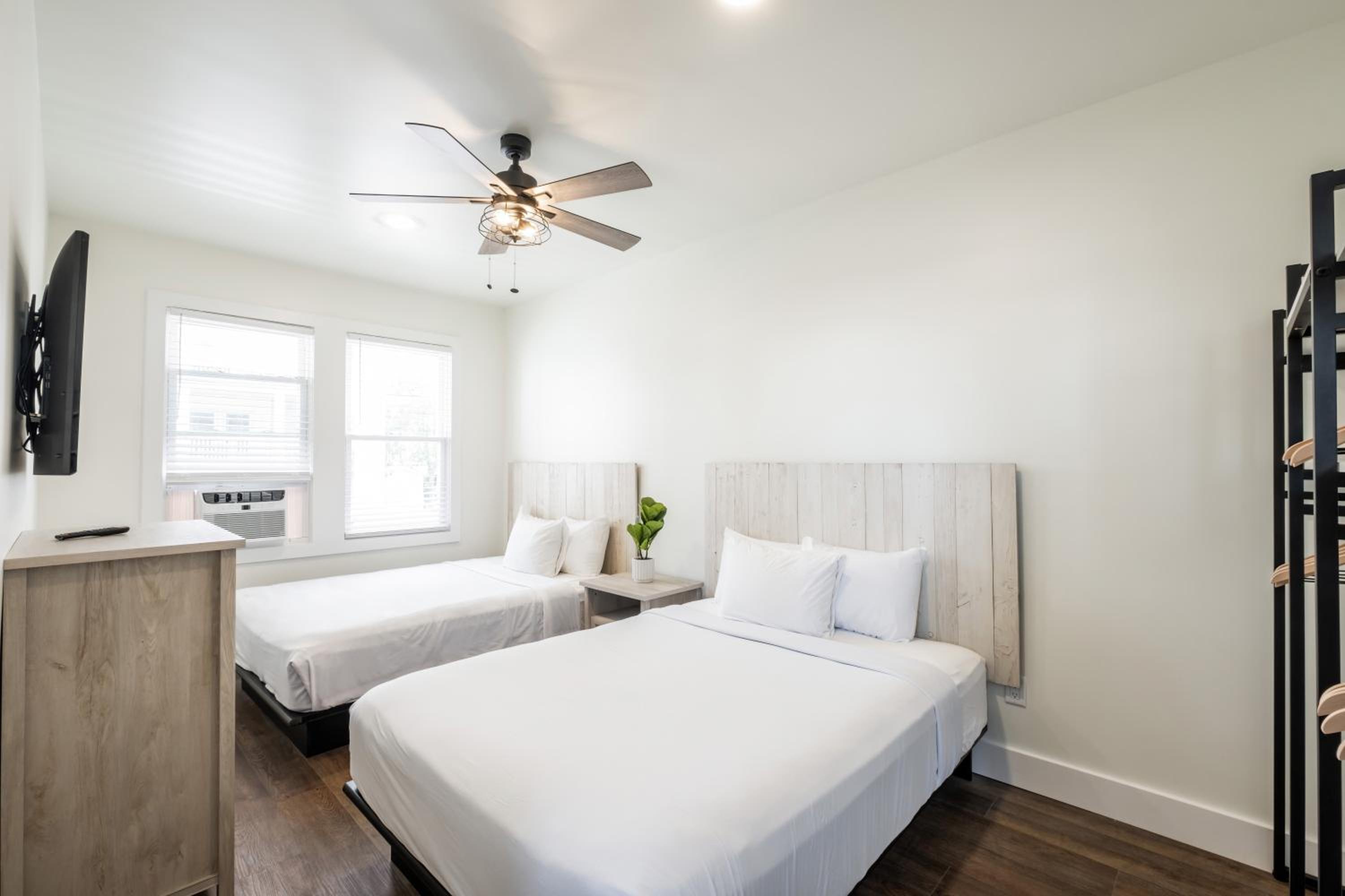 Three-Bedroom Apartment - Photo 6