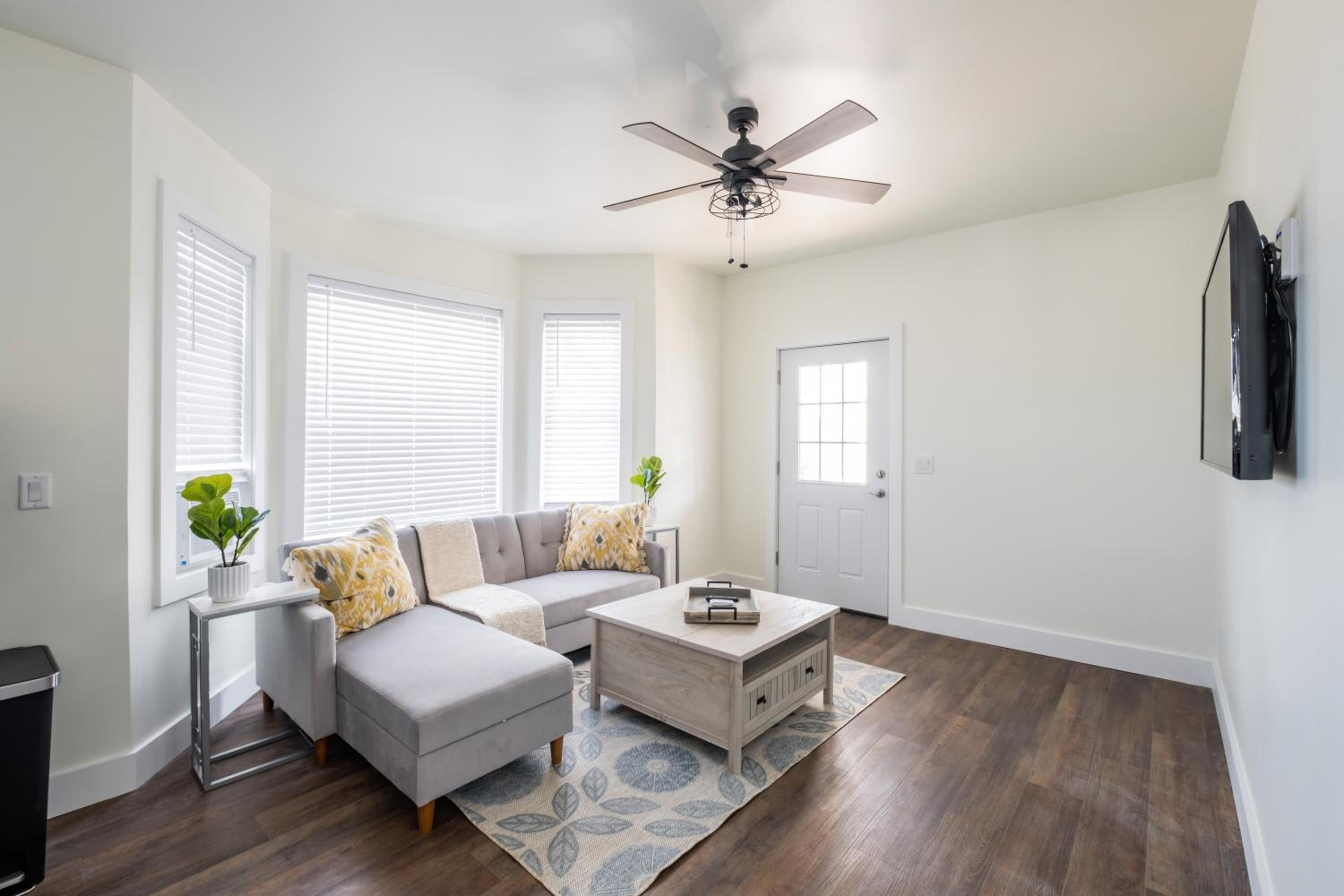 Three-Bedroom Apartment - Photo 2