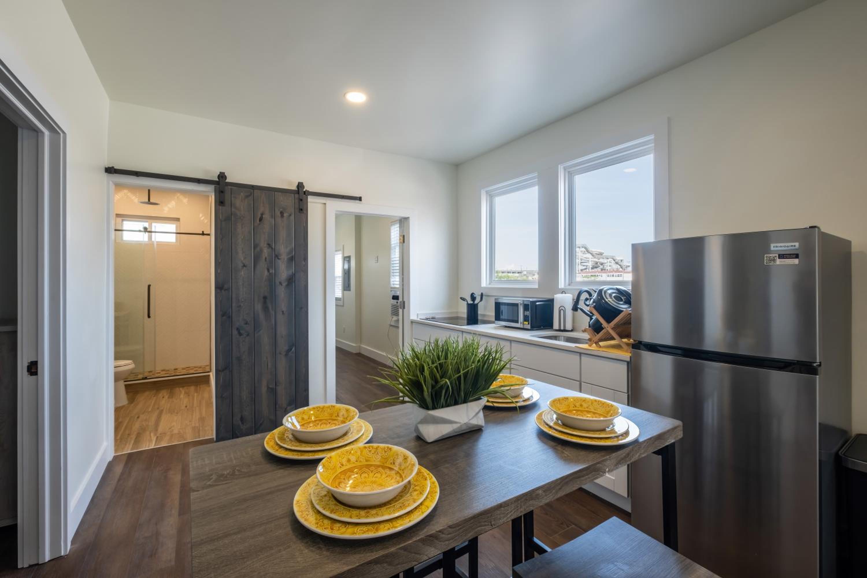 Three-Bedroom Apartment - Photo 21