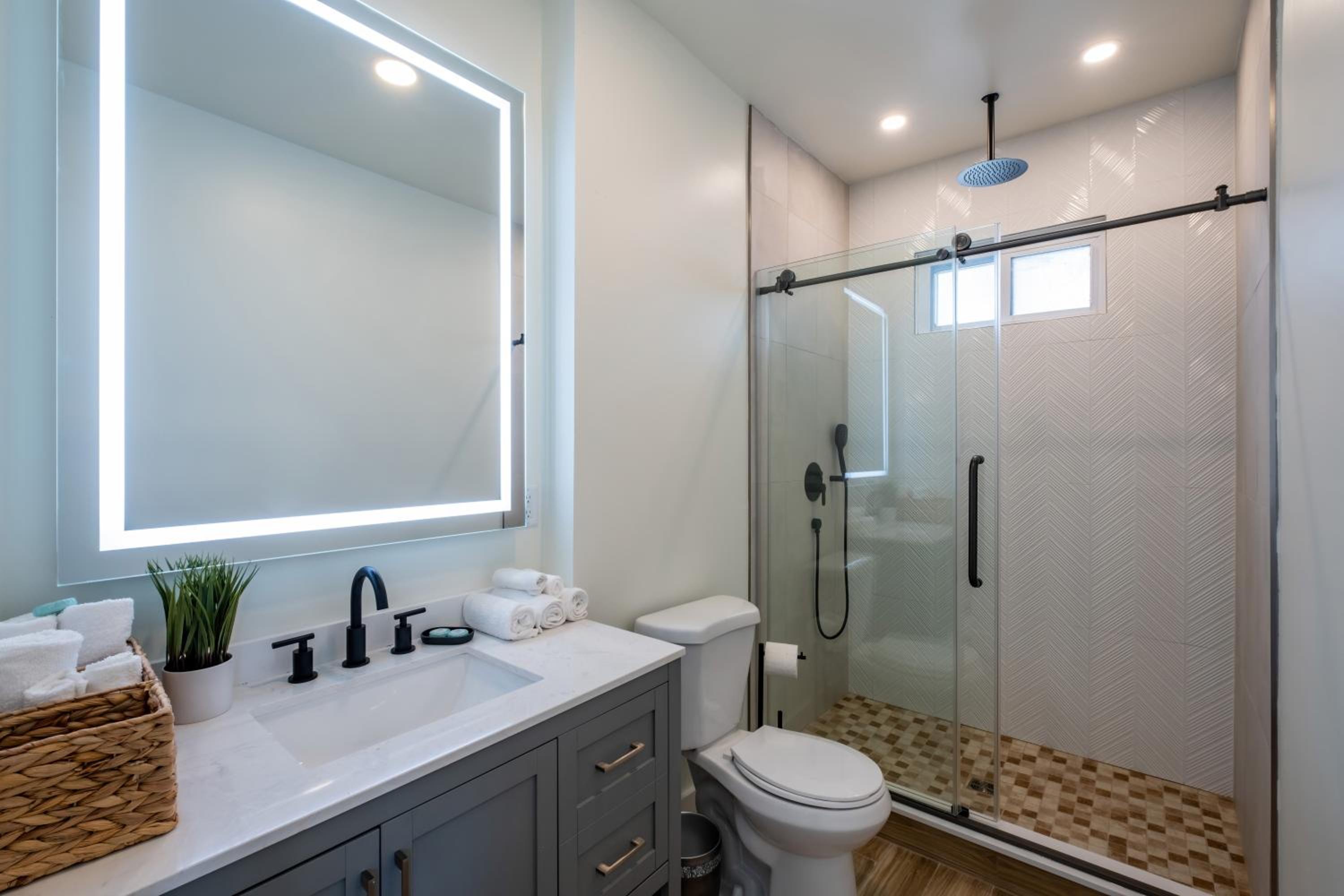 Three-Bedroom Apartment - Photo 20