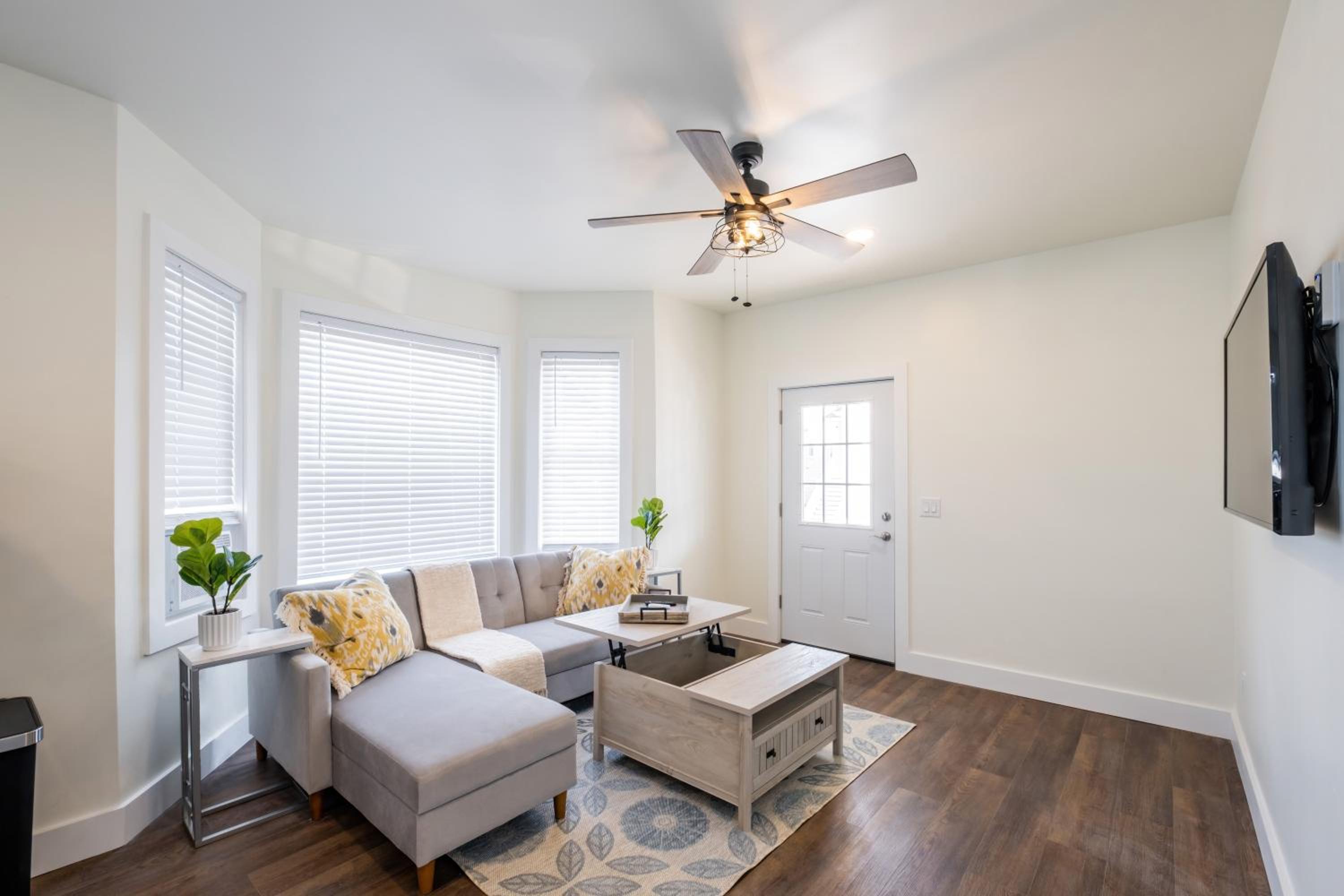 Three-Bedroom Apartment - Photo 14