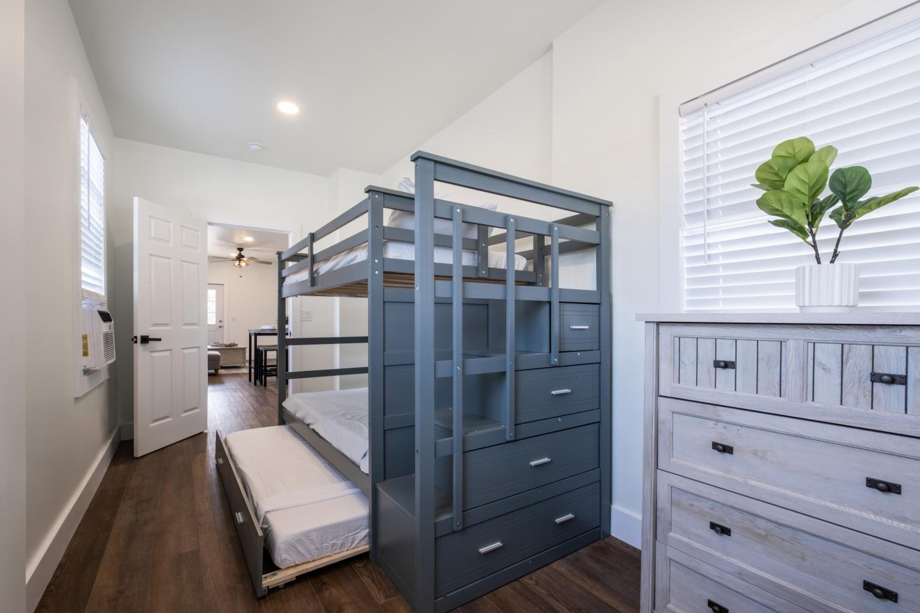 Three-Bedroom Apartment - Photo 15