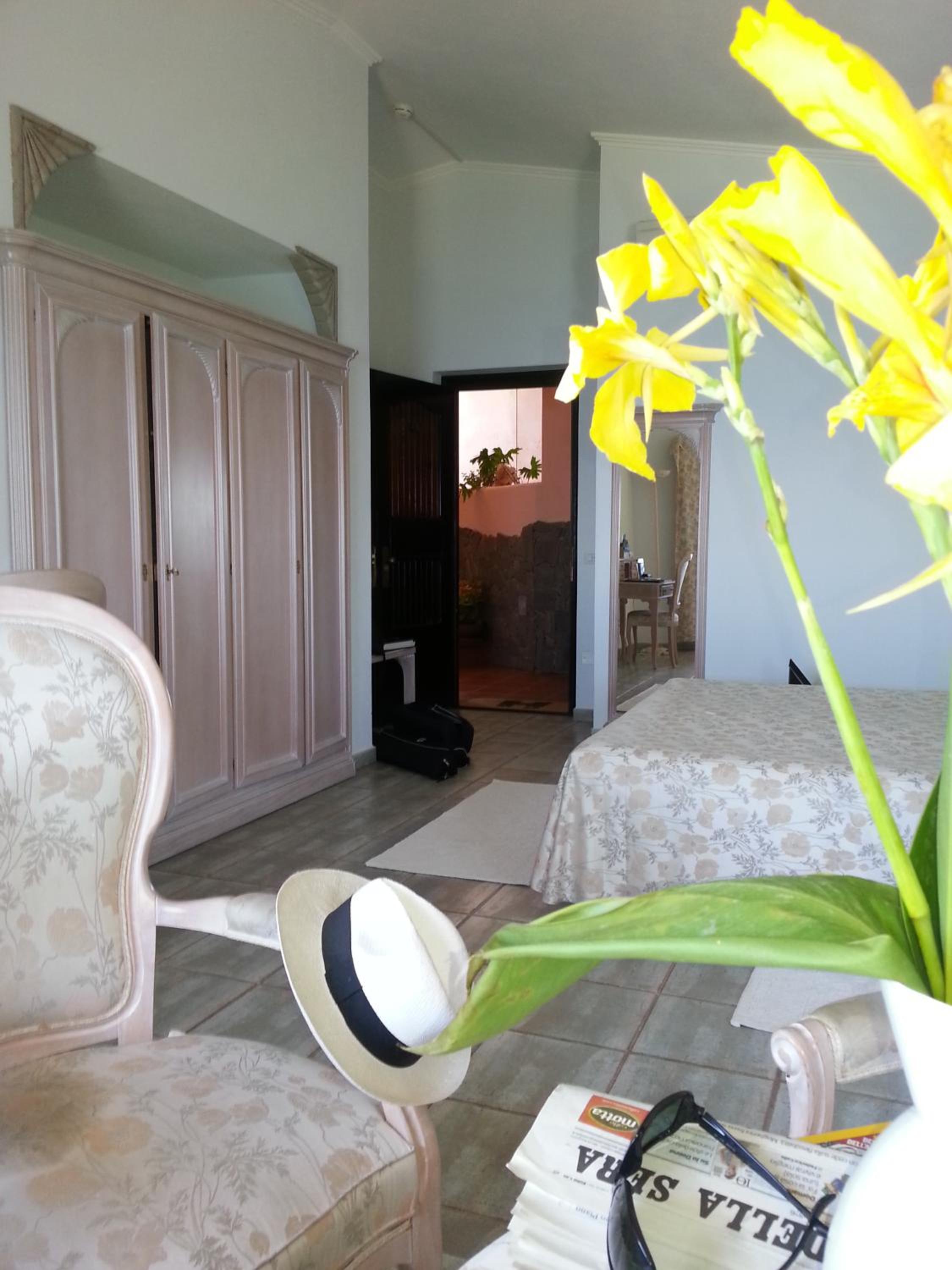 Junior Suite with Sea View - Photo 3