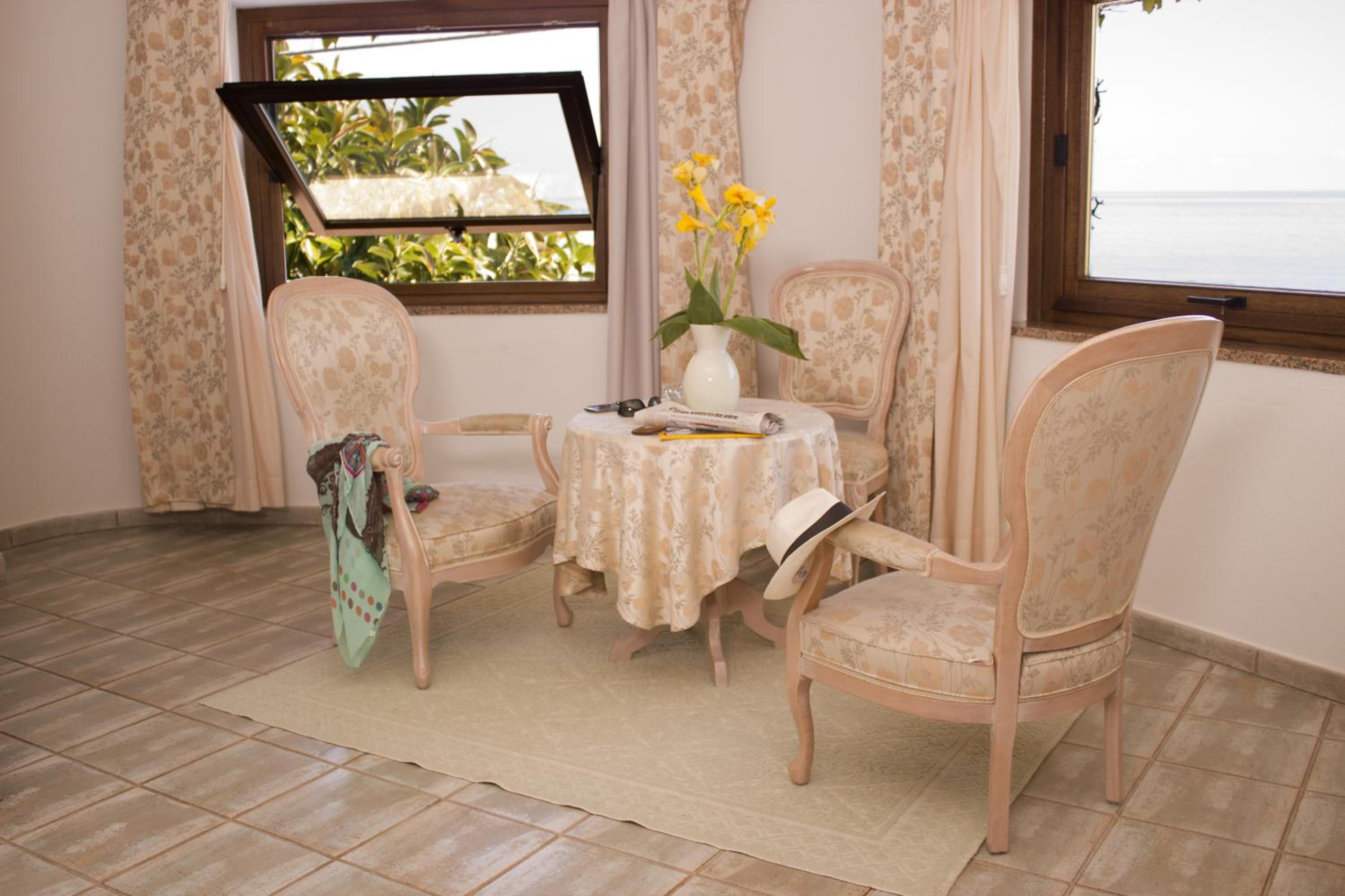 Junior Suite with Sea View - Photo 2