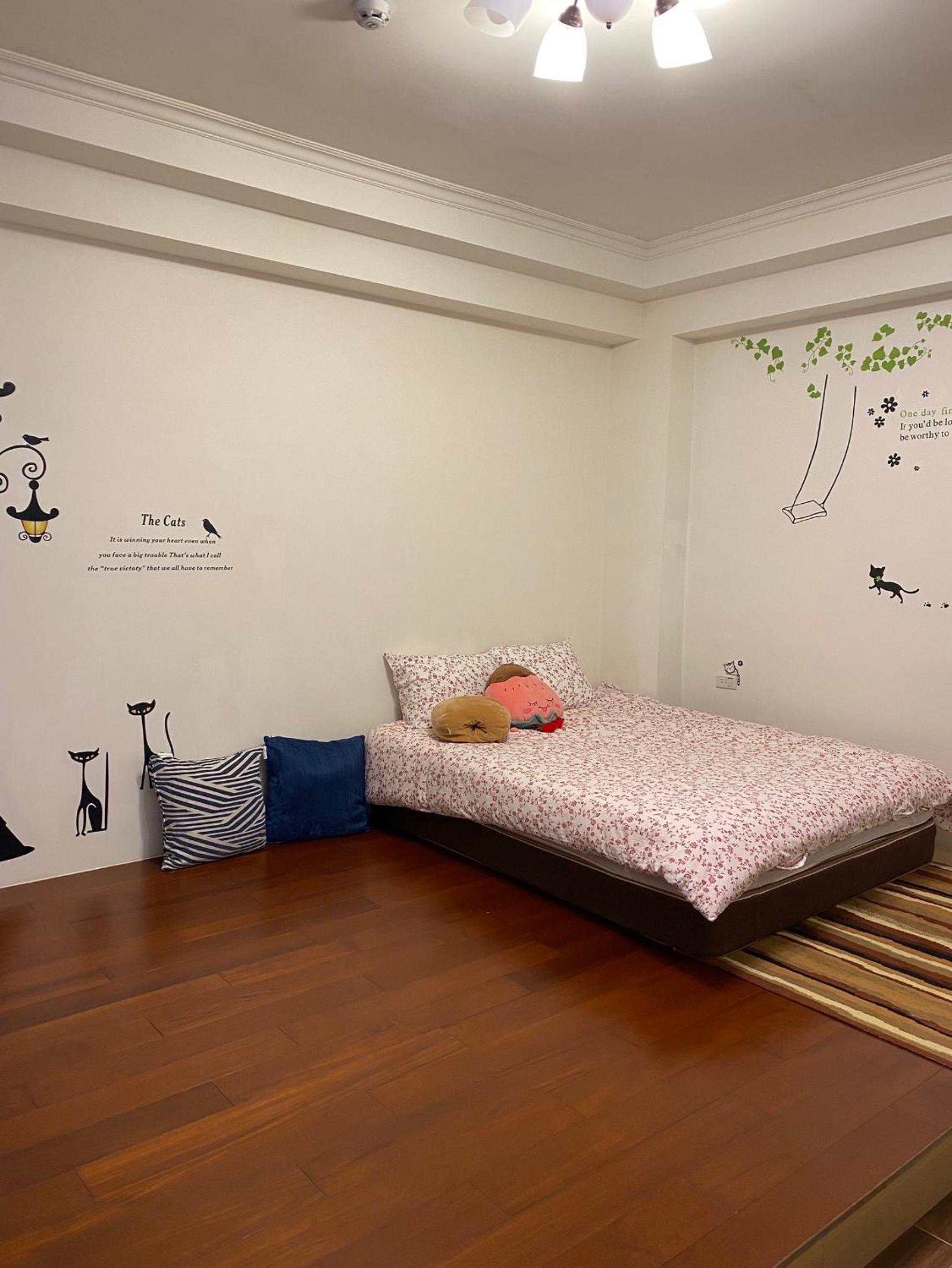 Double Room with Private Bathroom - No window photo 1