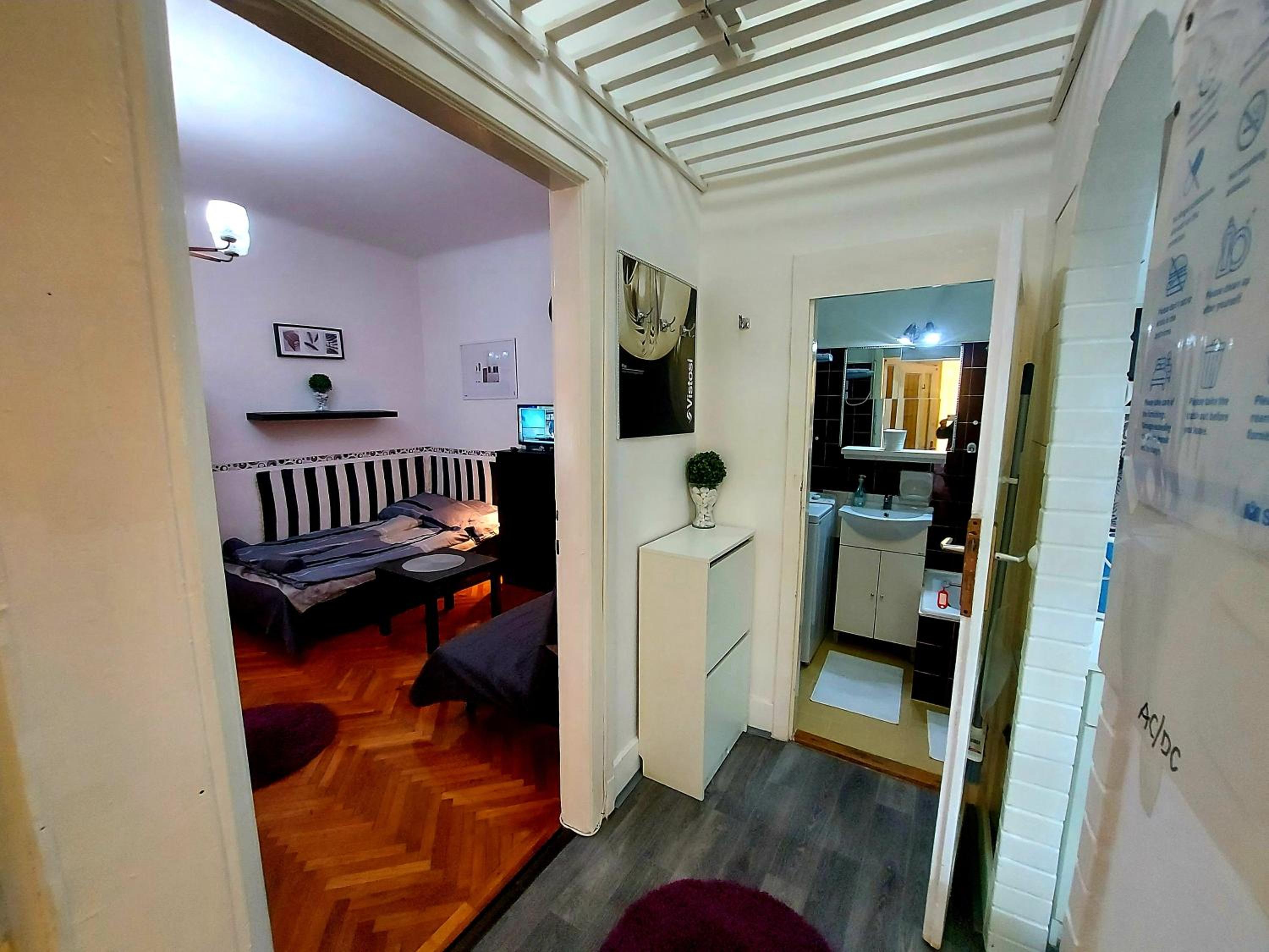 One-Bedroom Apartment - Photo 32