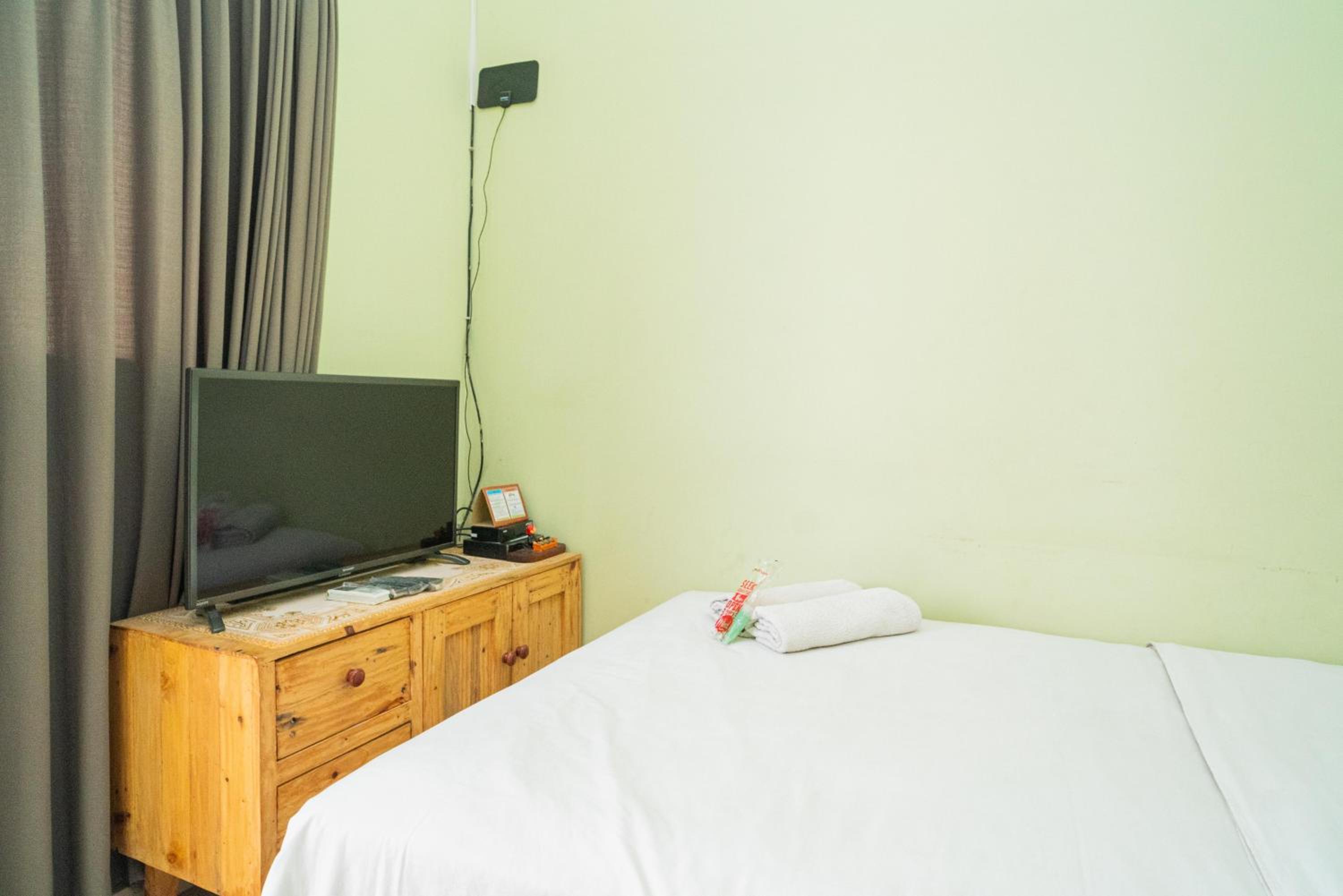 Twin Room - Photo 1