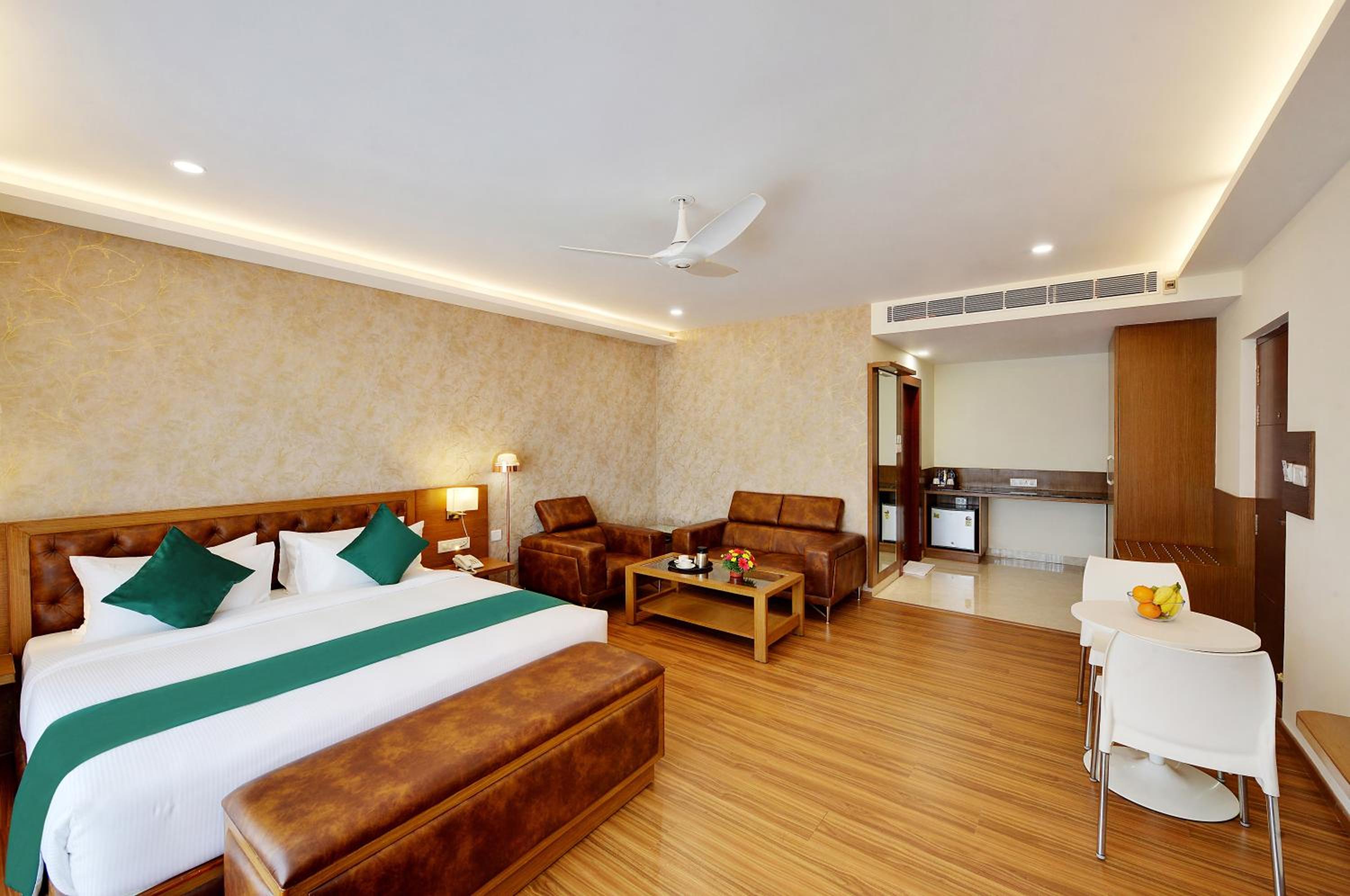 Suite - Photo 8