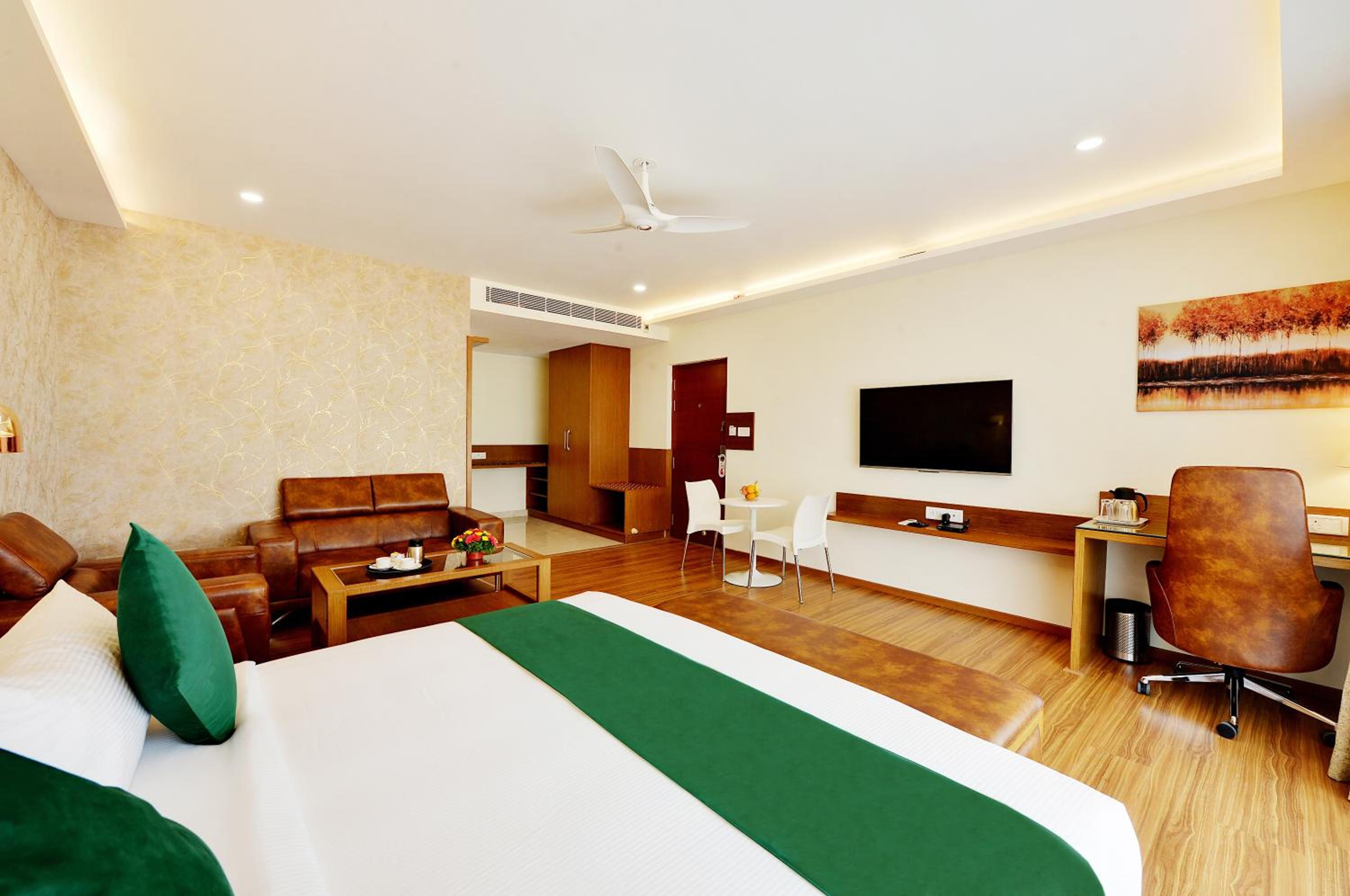 Suite - Photo 6