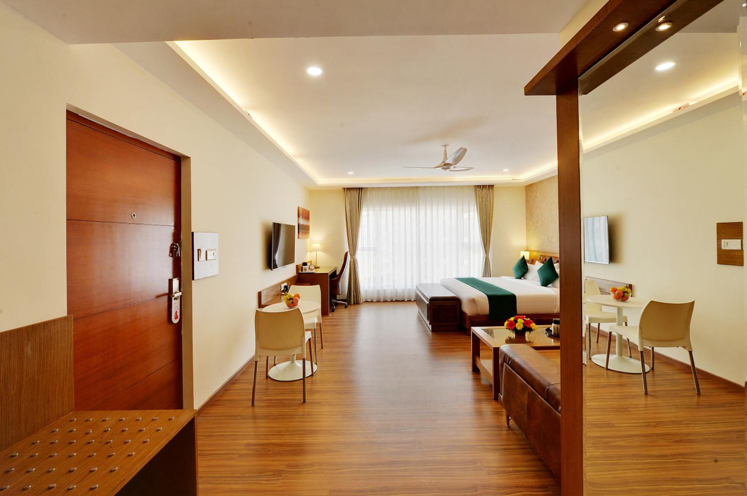 Suite - Photo 3