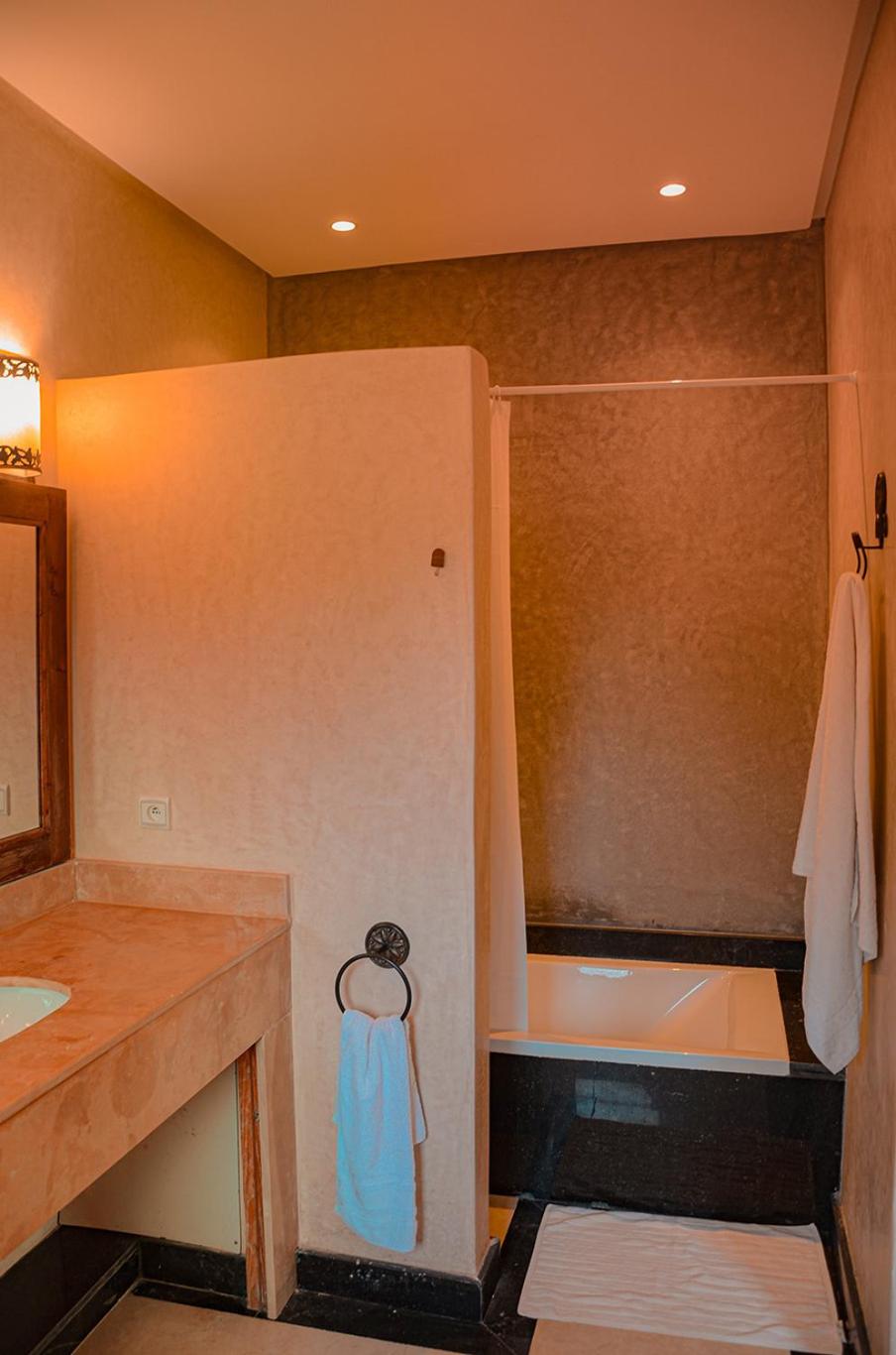 Double or Twin Room with Terrace - Photo 7