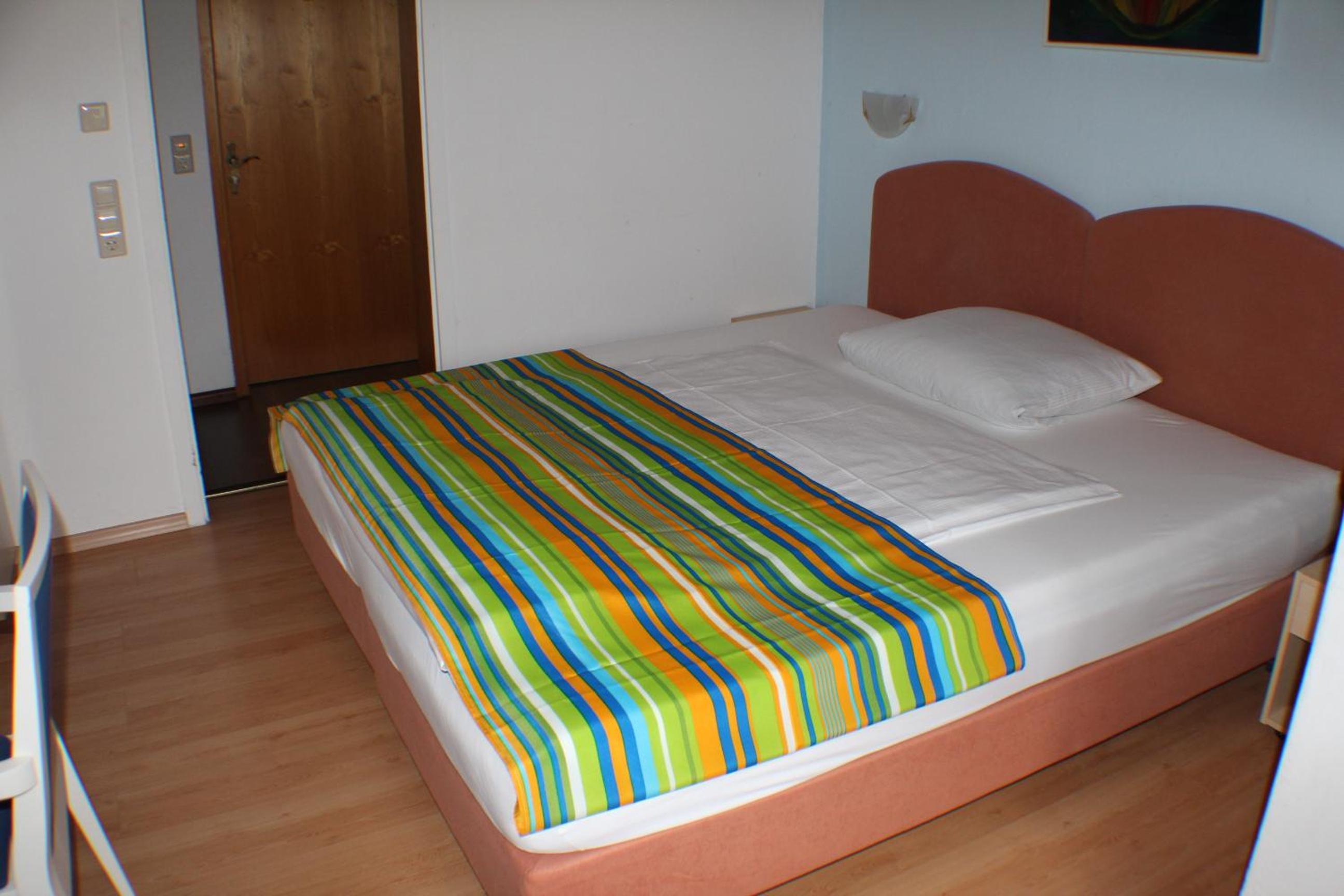 Economy Double Room photo 3