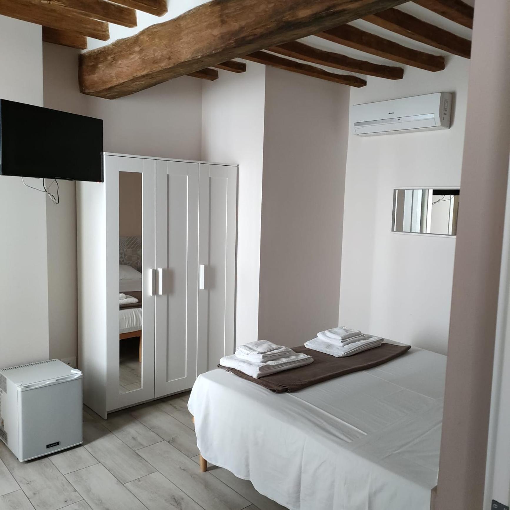 Double or Twin Room photo 3