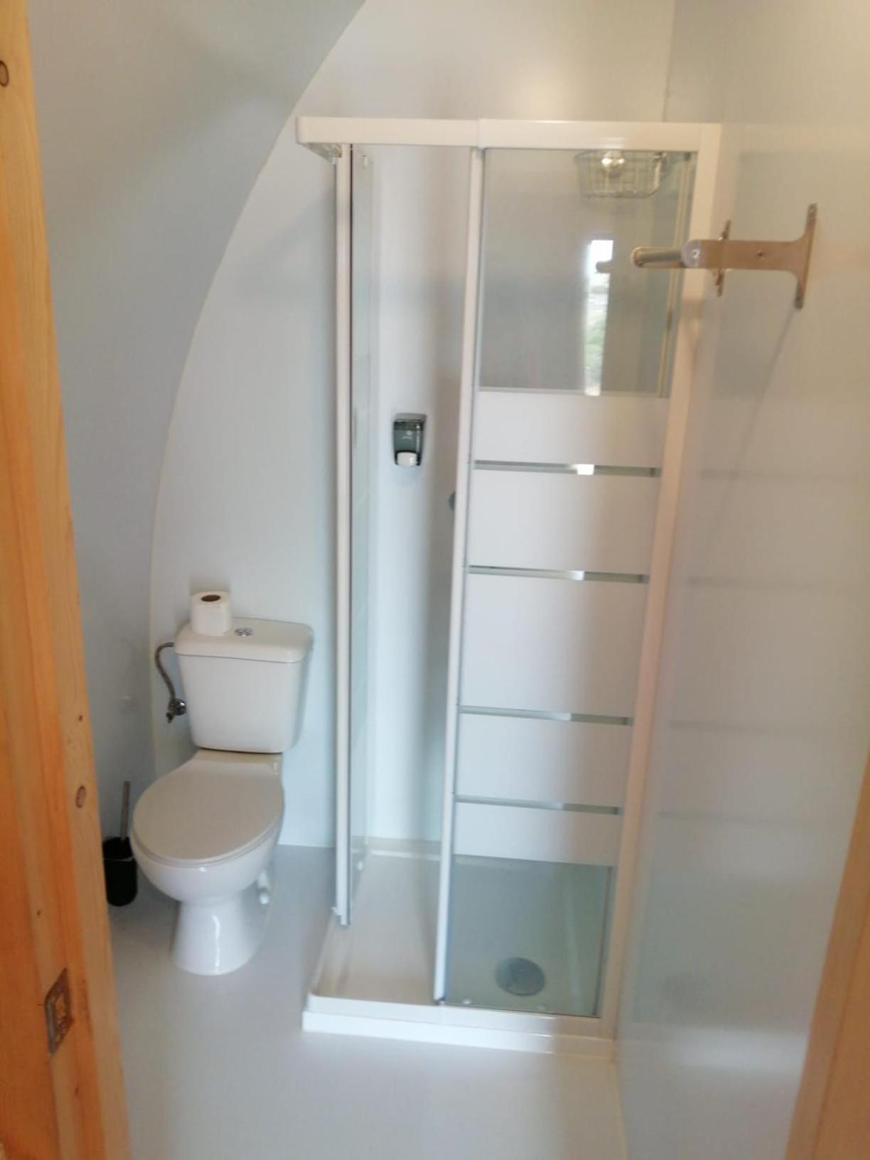 Double Room with Private Bathroom - Photo 2