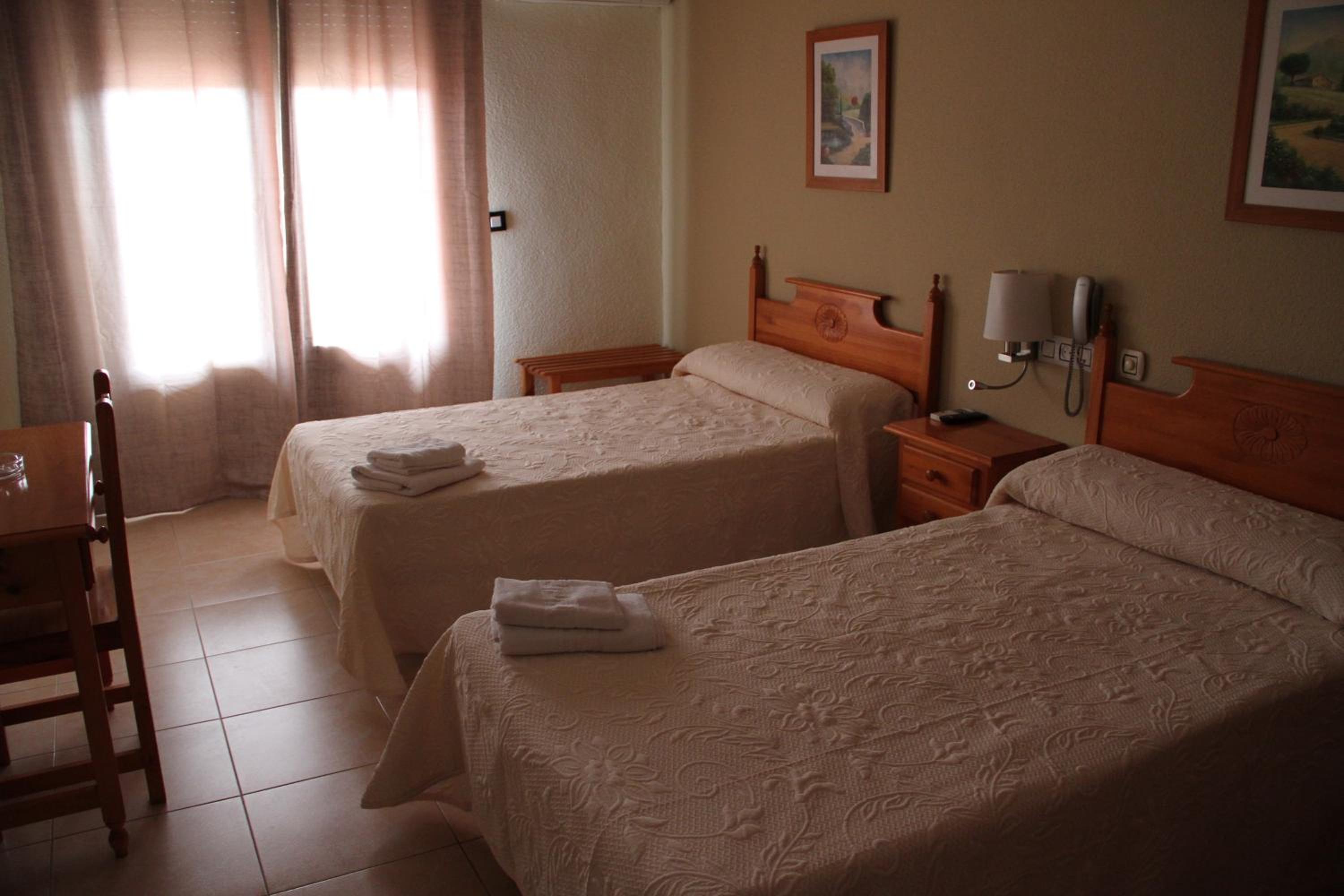 Twin Room - Photo 7