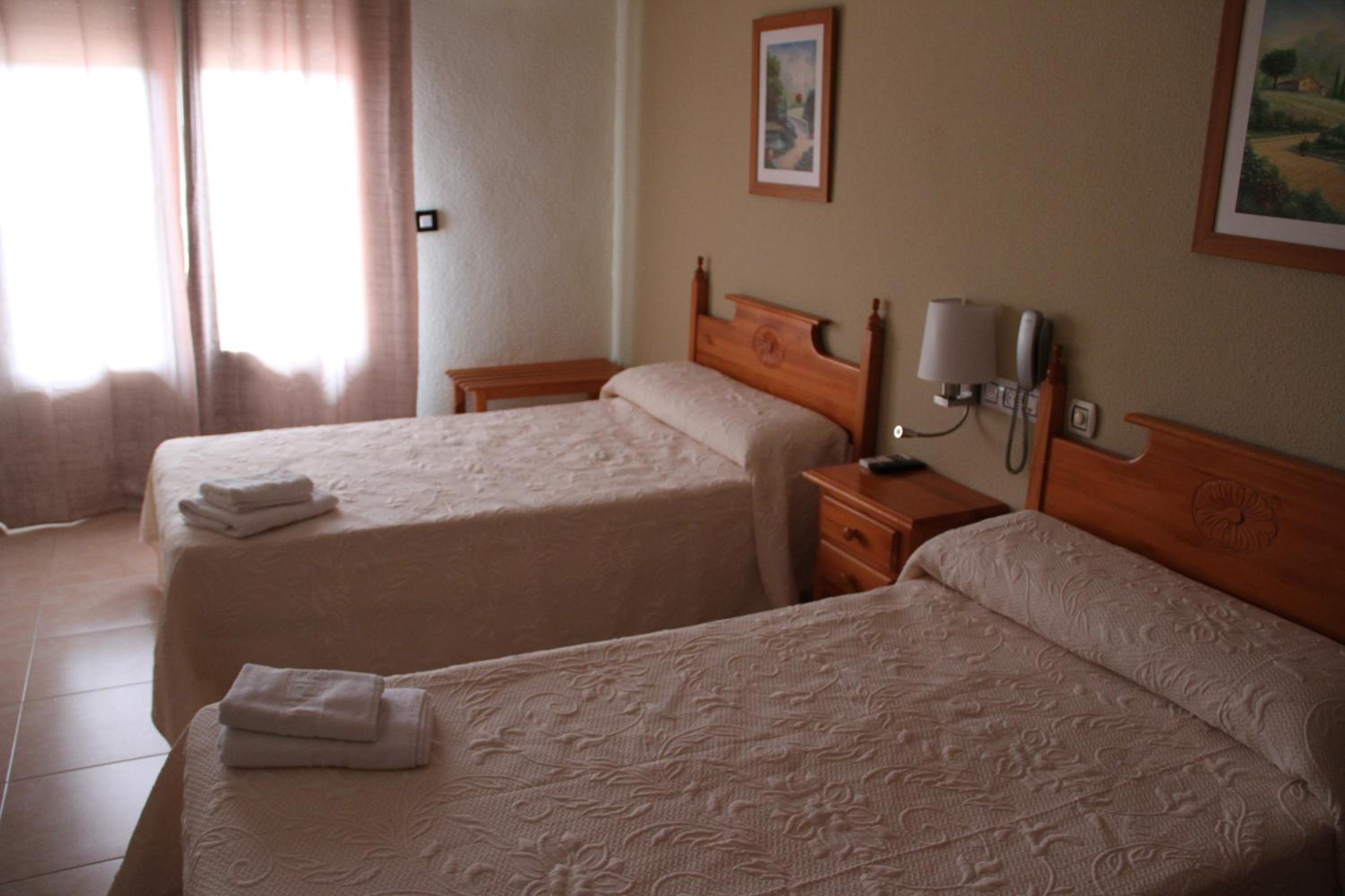 Twin Room - Photo 2