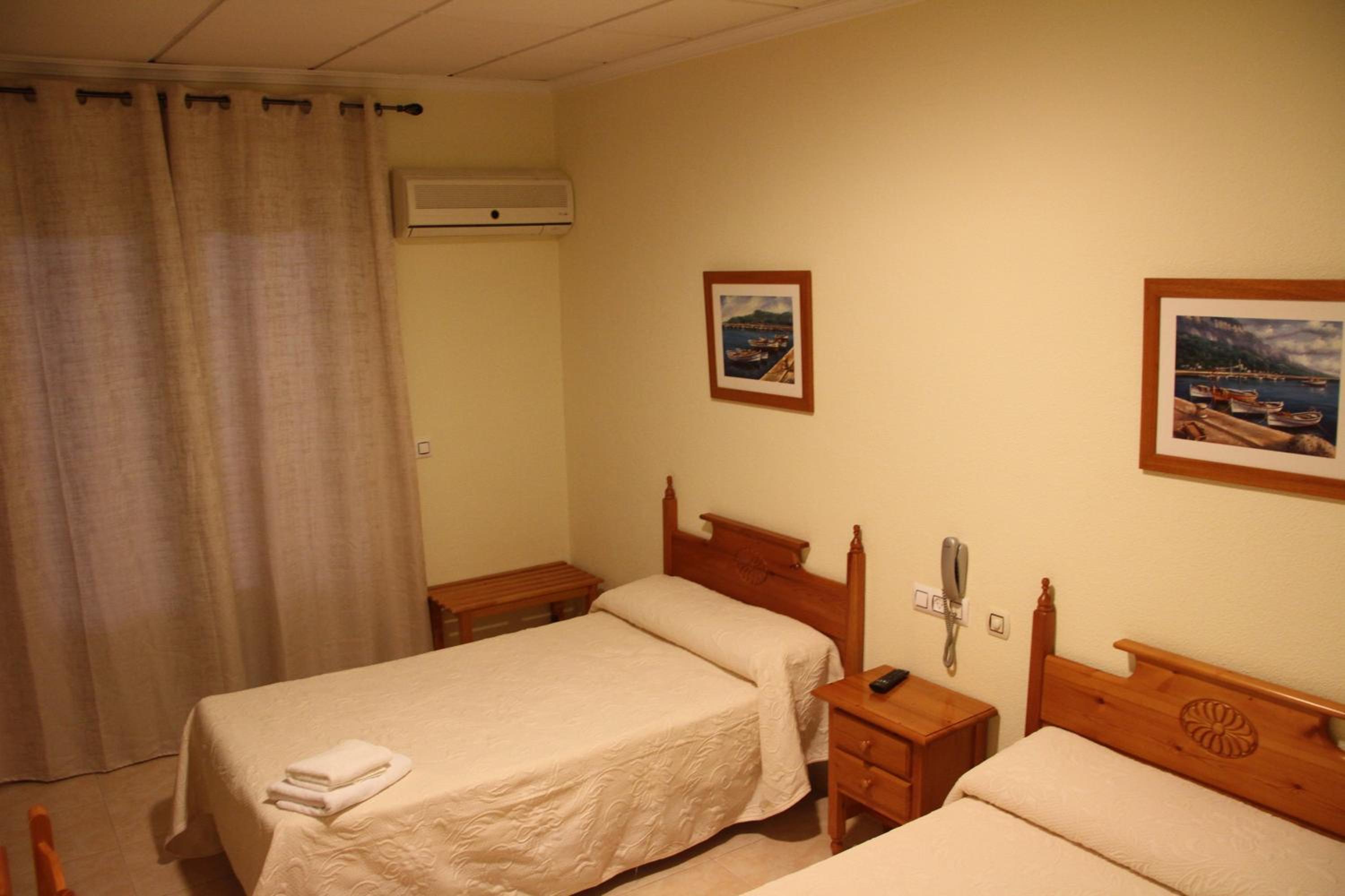 Economy Twin Room - Photo 1