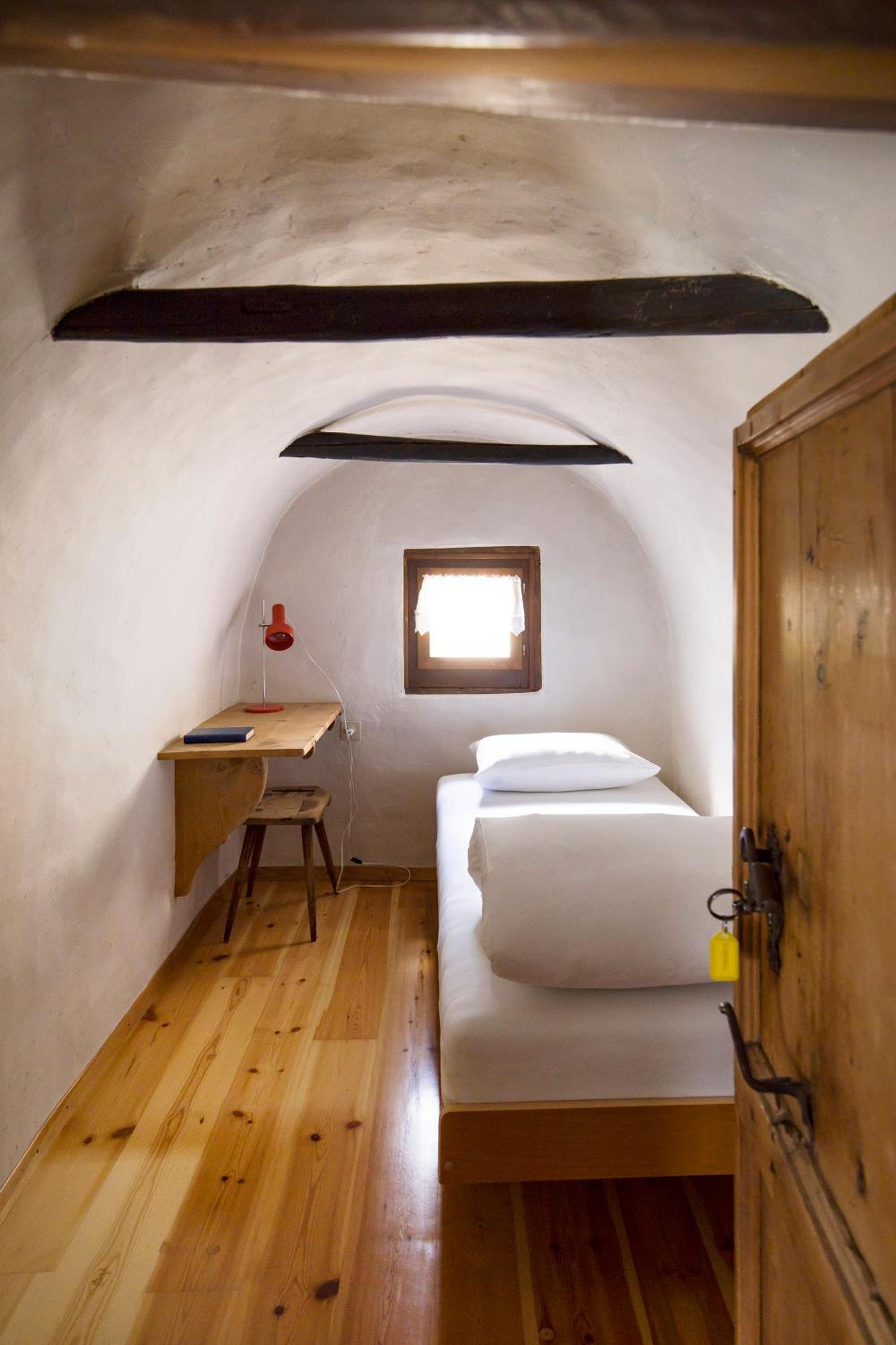 Single Room with Shared Shower and Toilet