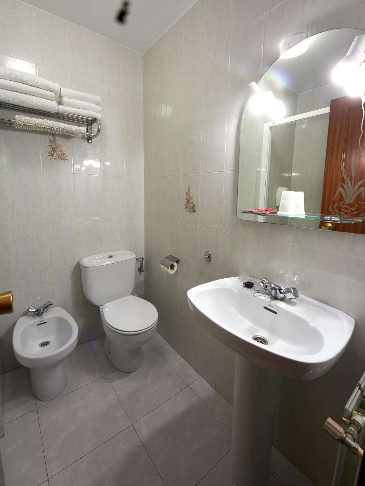 Triple Room - Photo 9