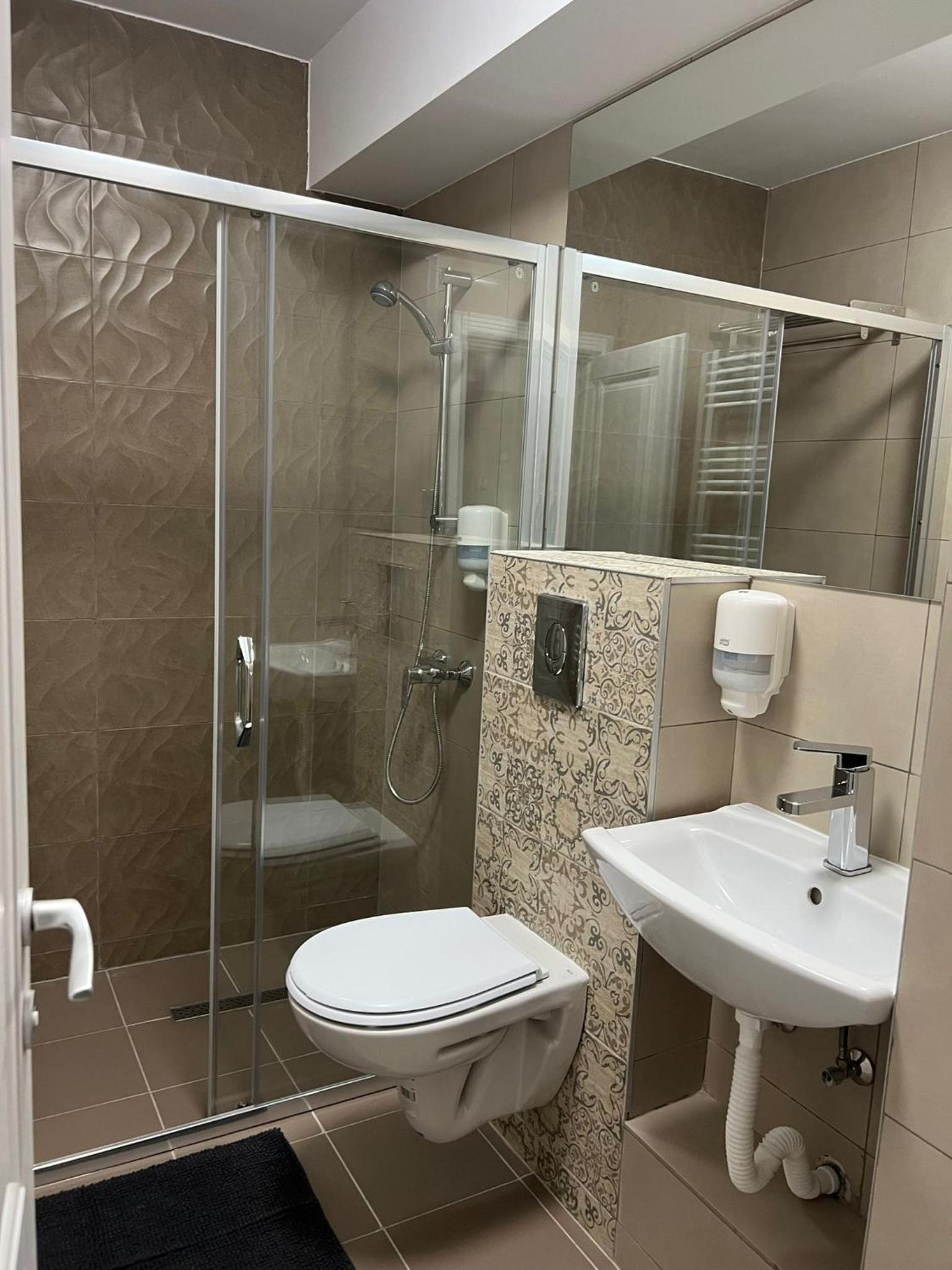 Double Room with Balcony - Photo 2