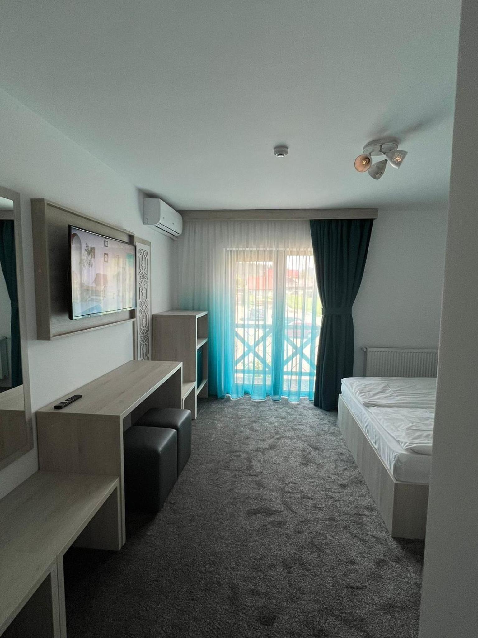 Double Room with Balcony - Photo 15