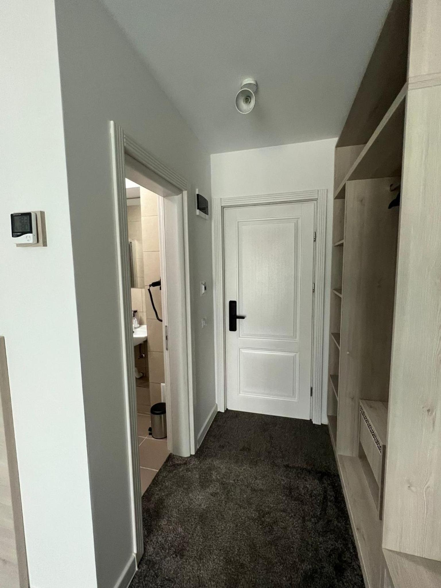 Double Room with Balcony - Photo 11