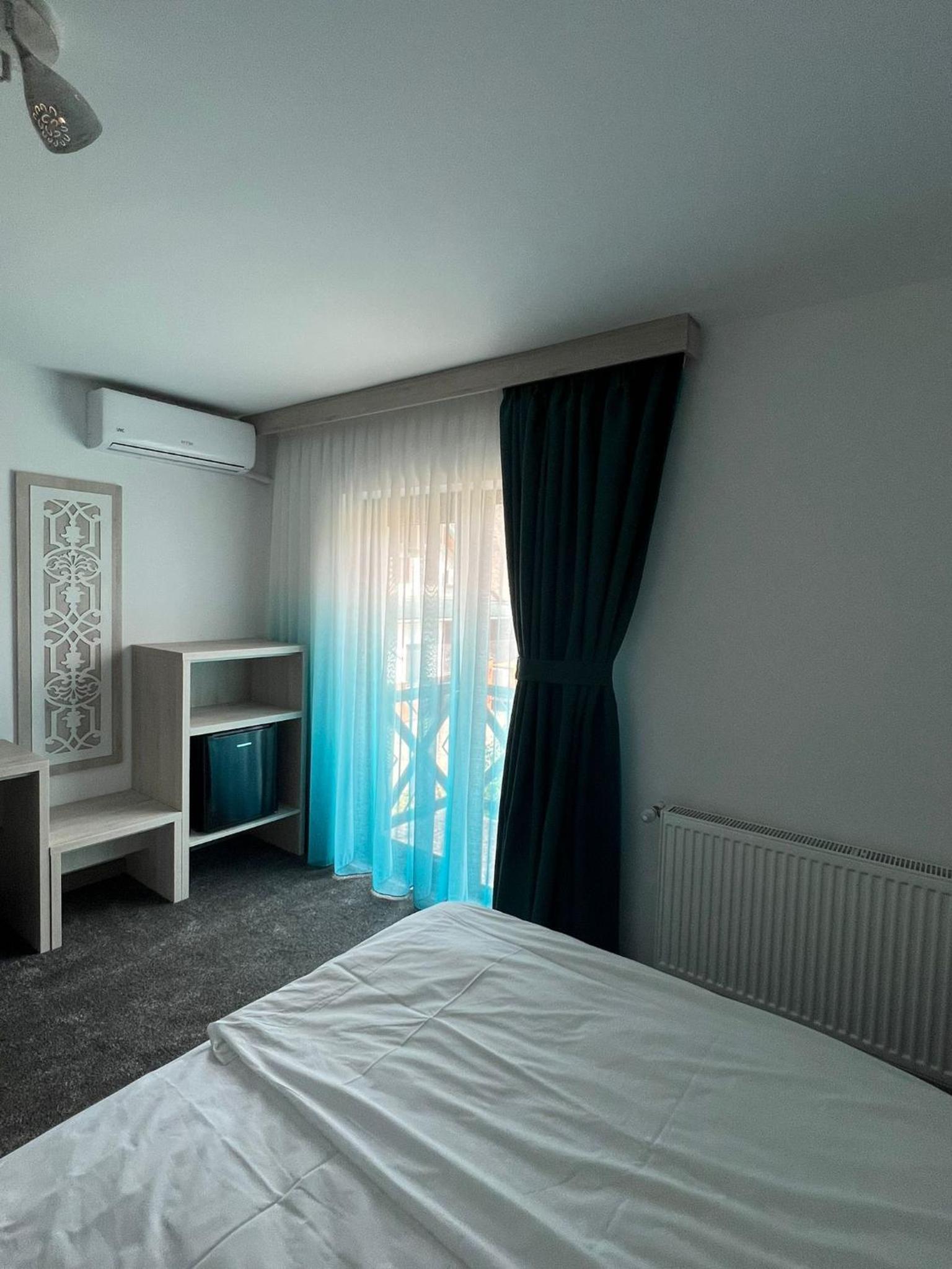 Double Room with Balcony - Photo 16