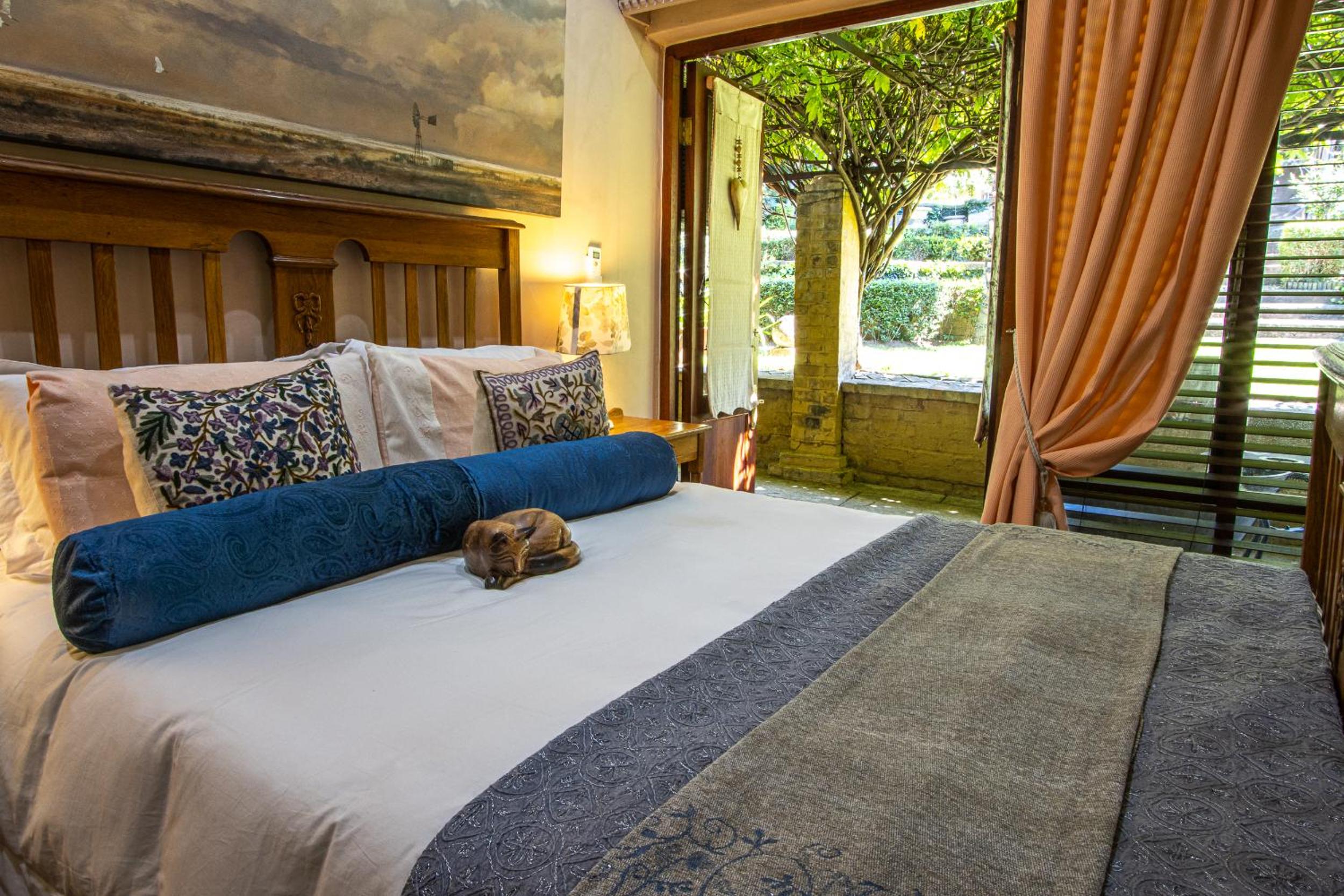Luxury Queen Room - Photo 11