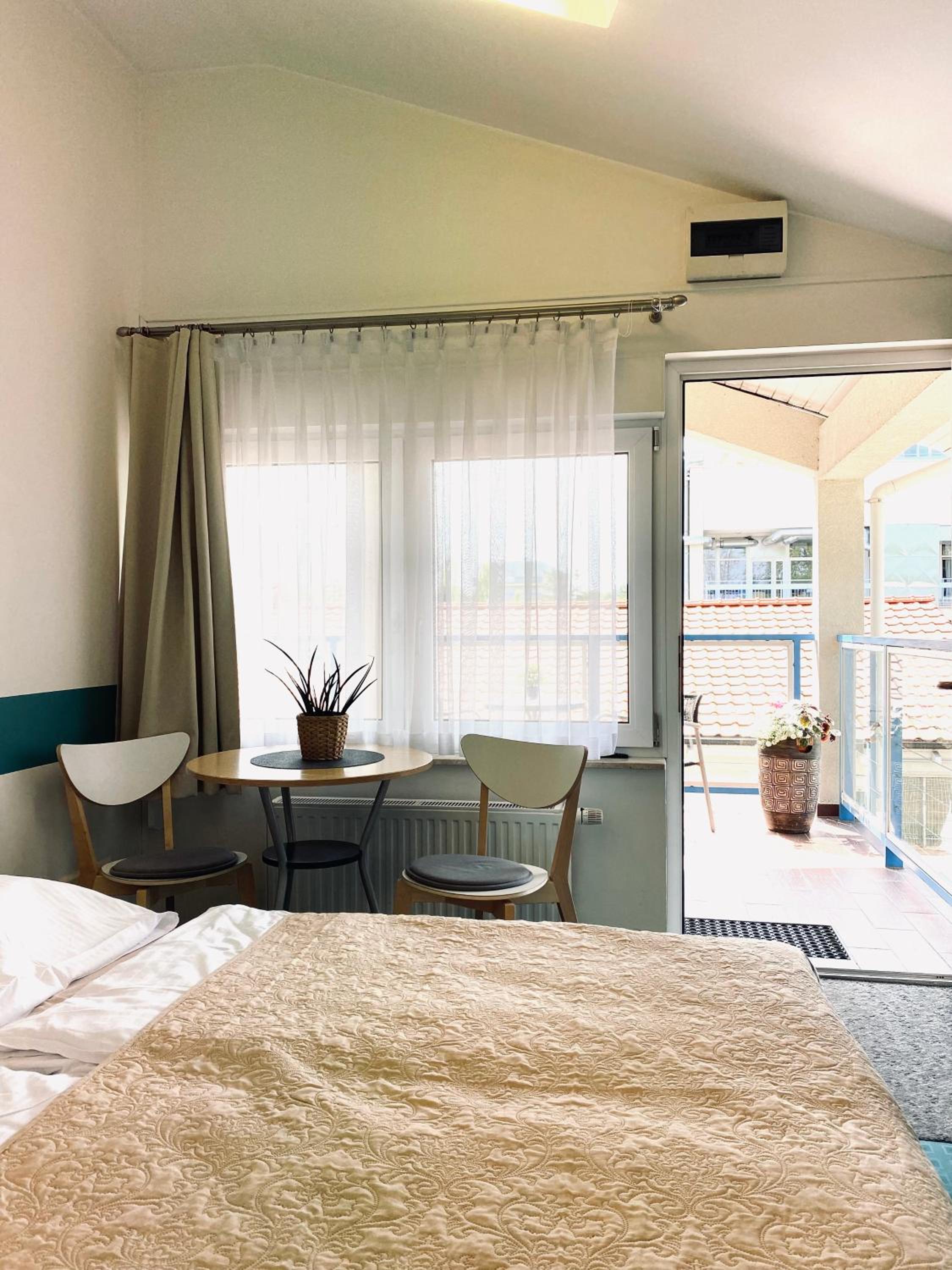 Double Room - Photo 11