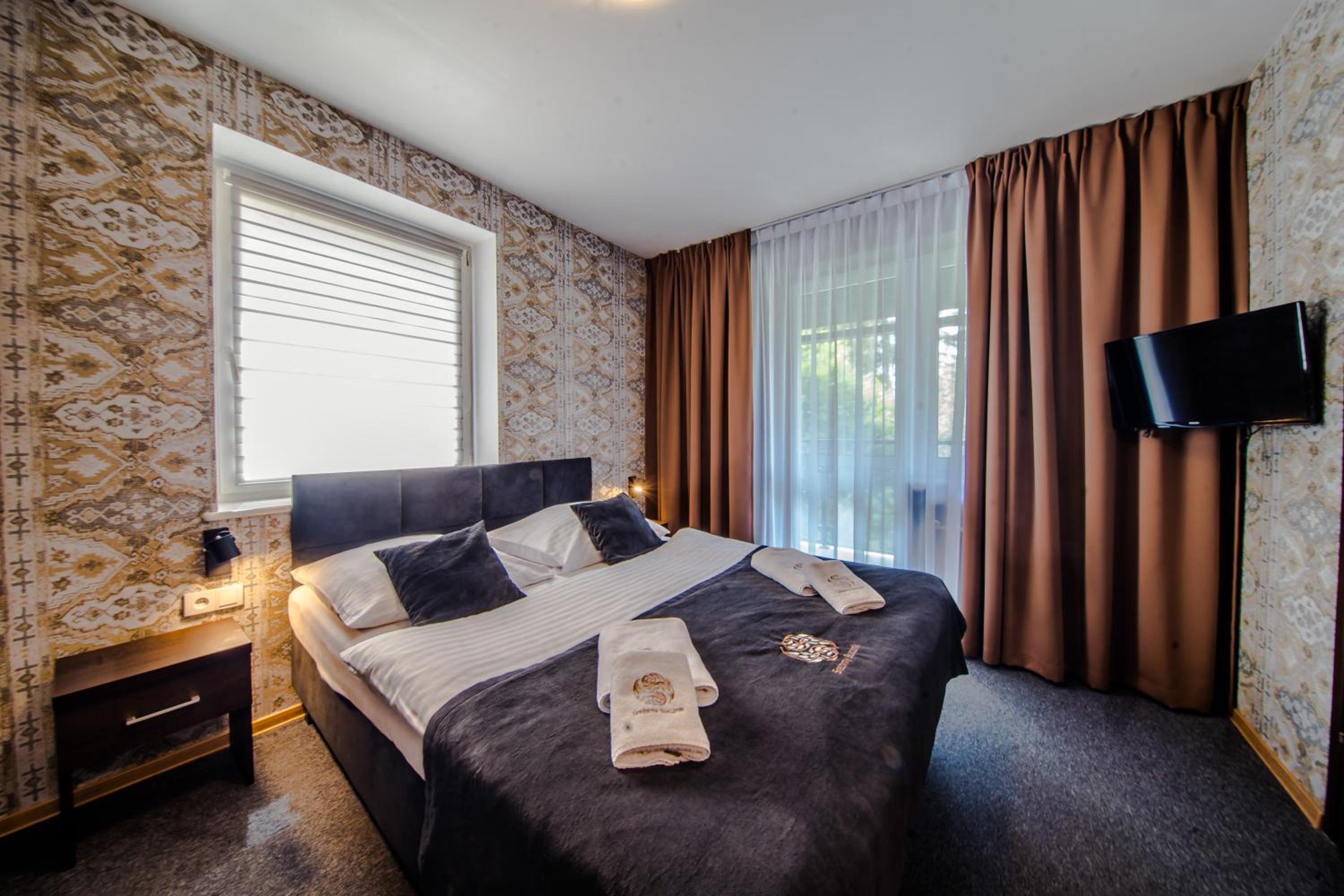 Double Room with Balcony - Photo 4