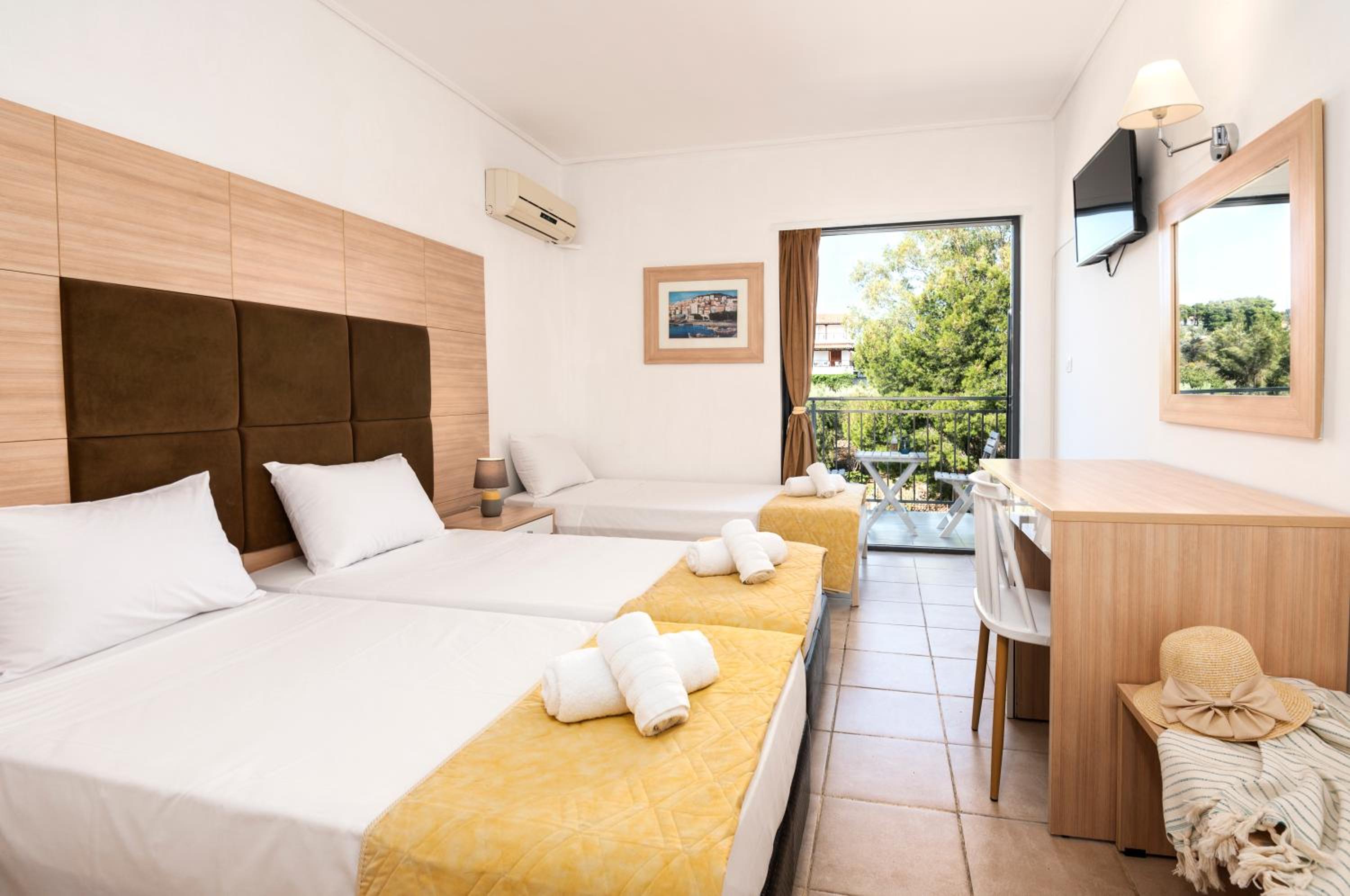 Triple Room with Mountain View