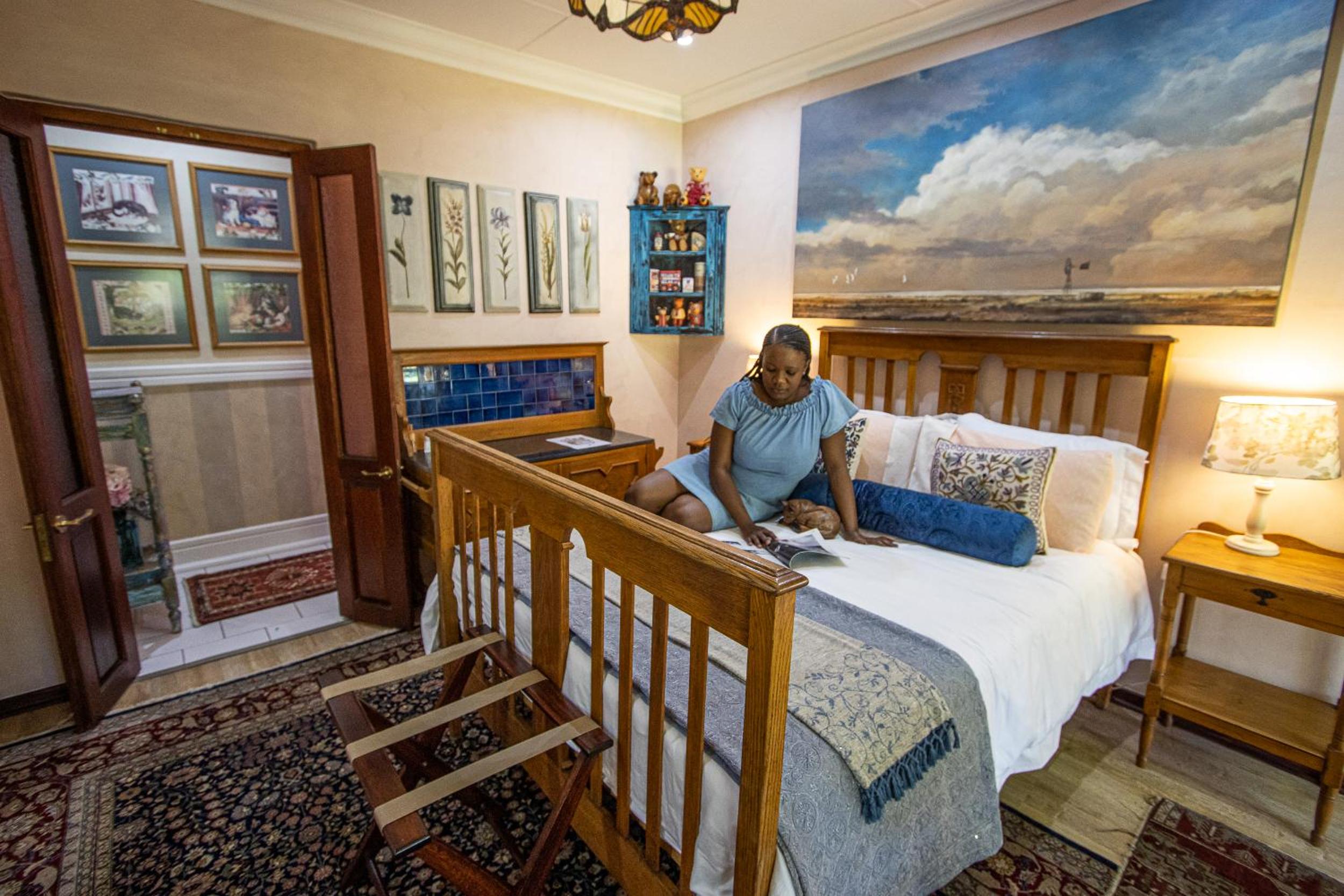 Luxury Queen Room - Photo 12