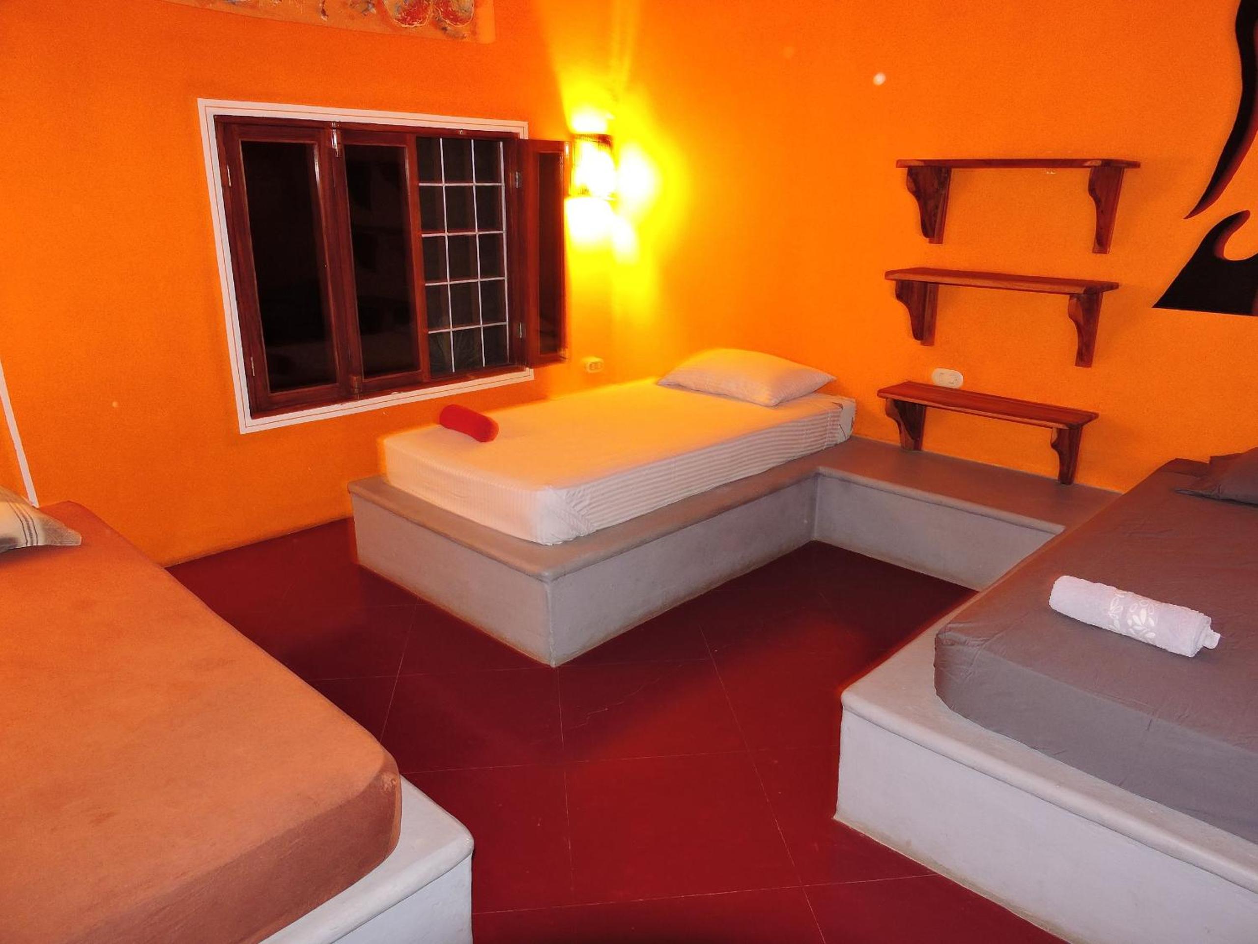 Twin Room with Private Bathroom photo 3