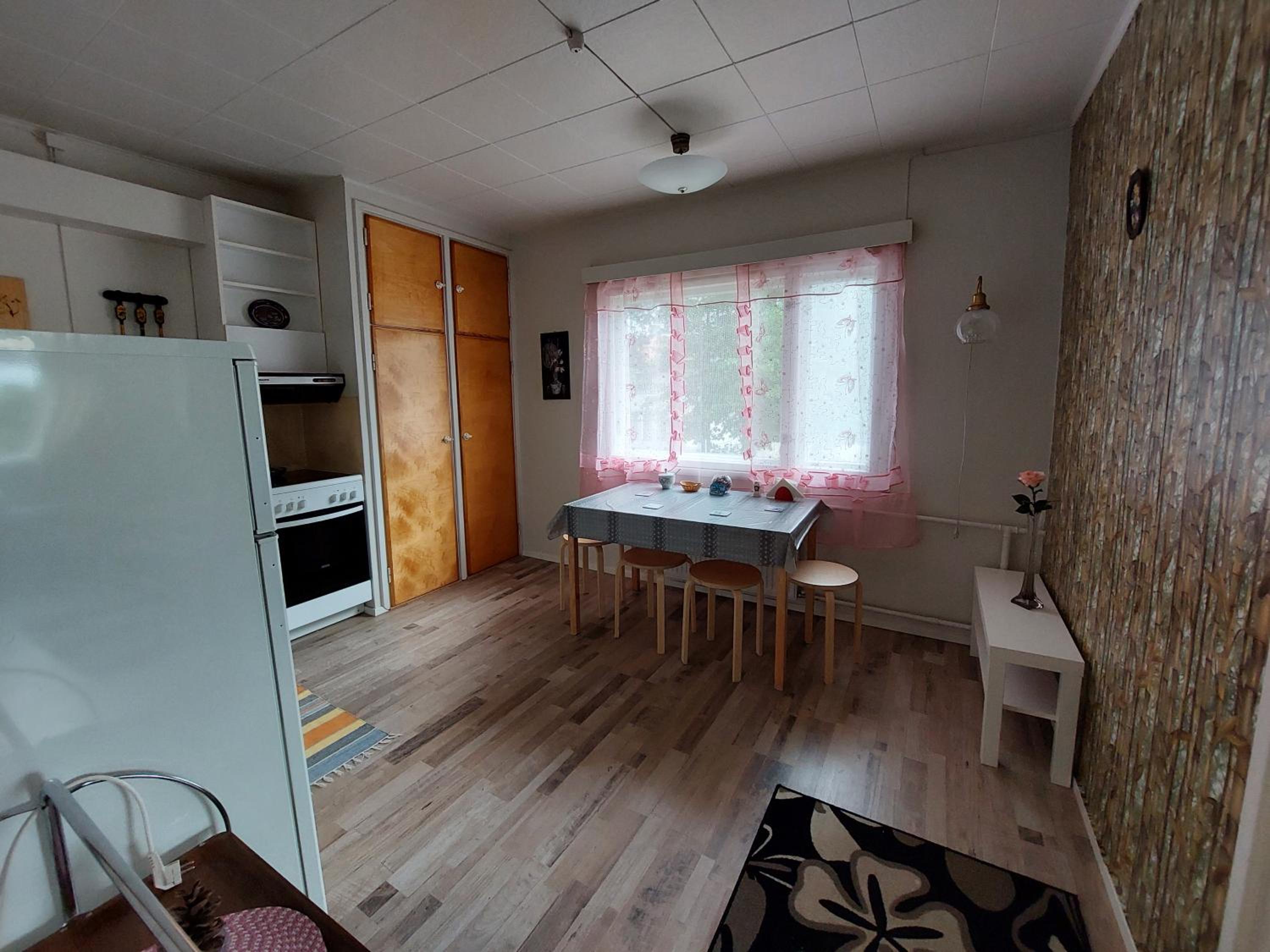 One-Bedroom Apartment - Photo 2