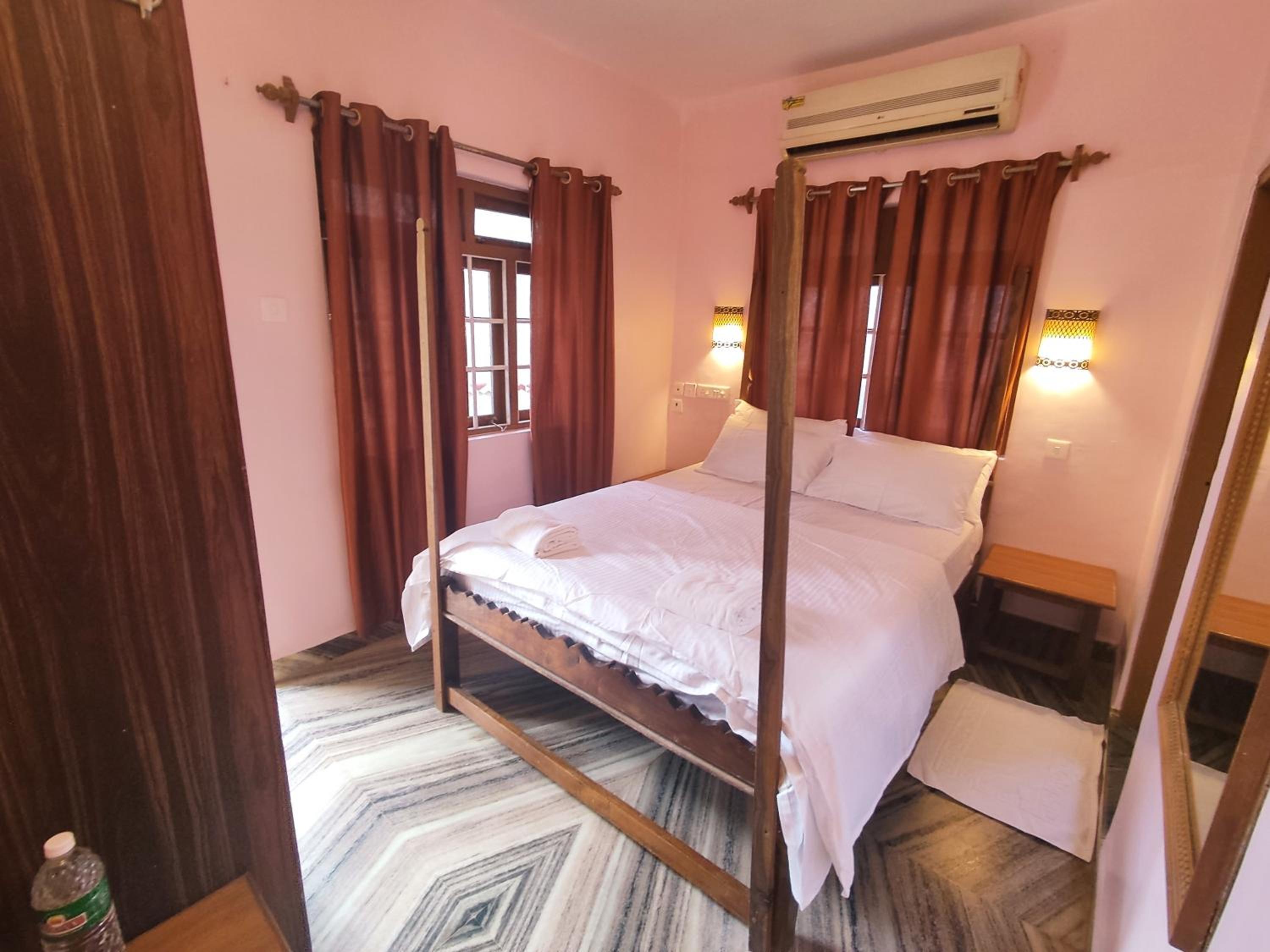 Deluxe Double Room with Balcony - Photo 1