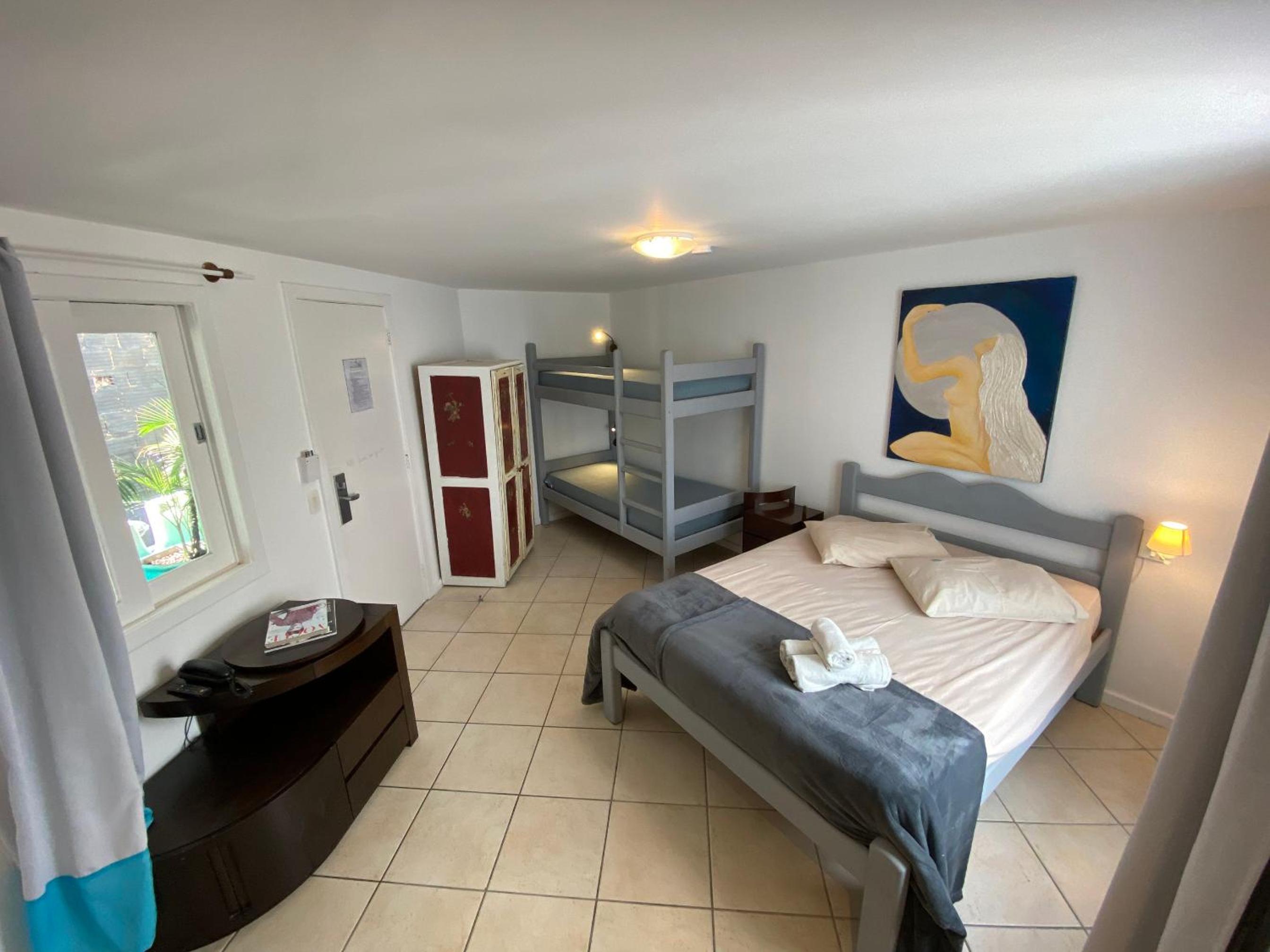 Quadruple Room with Private Bathroom photo 1