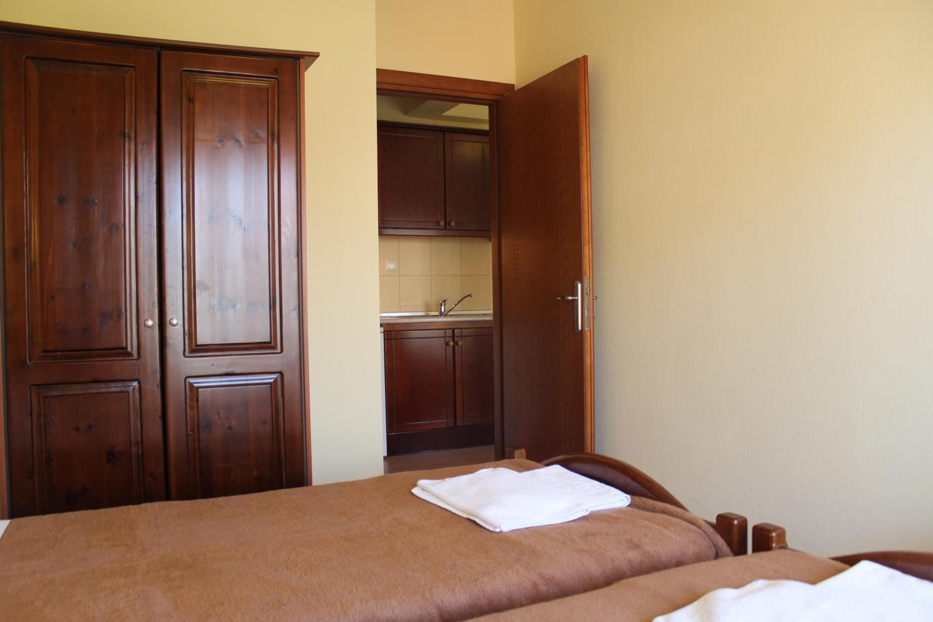 One-Bedroom Apartment with Garden photo 2