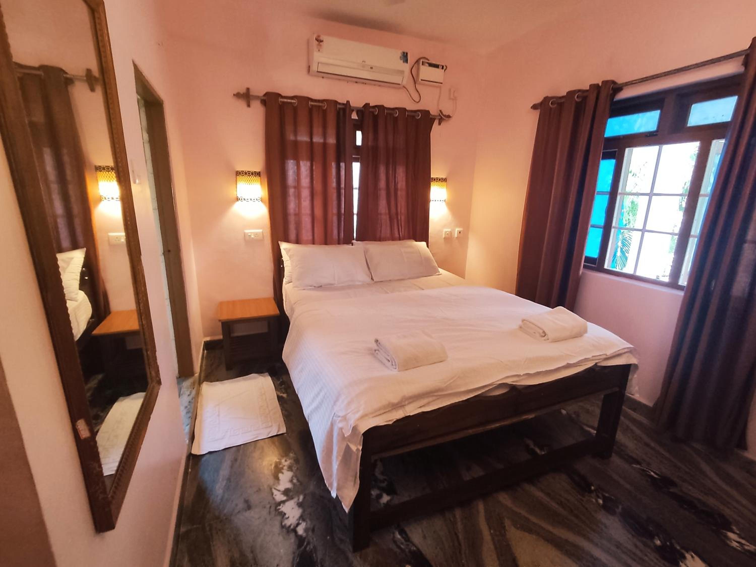 Deluxe Double Room with Shower - Photo 1