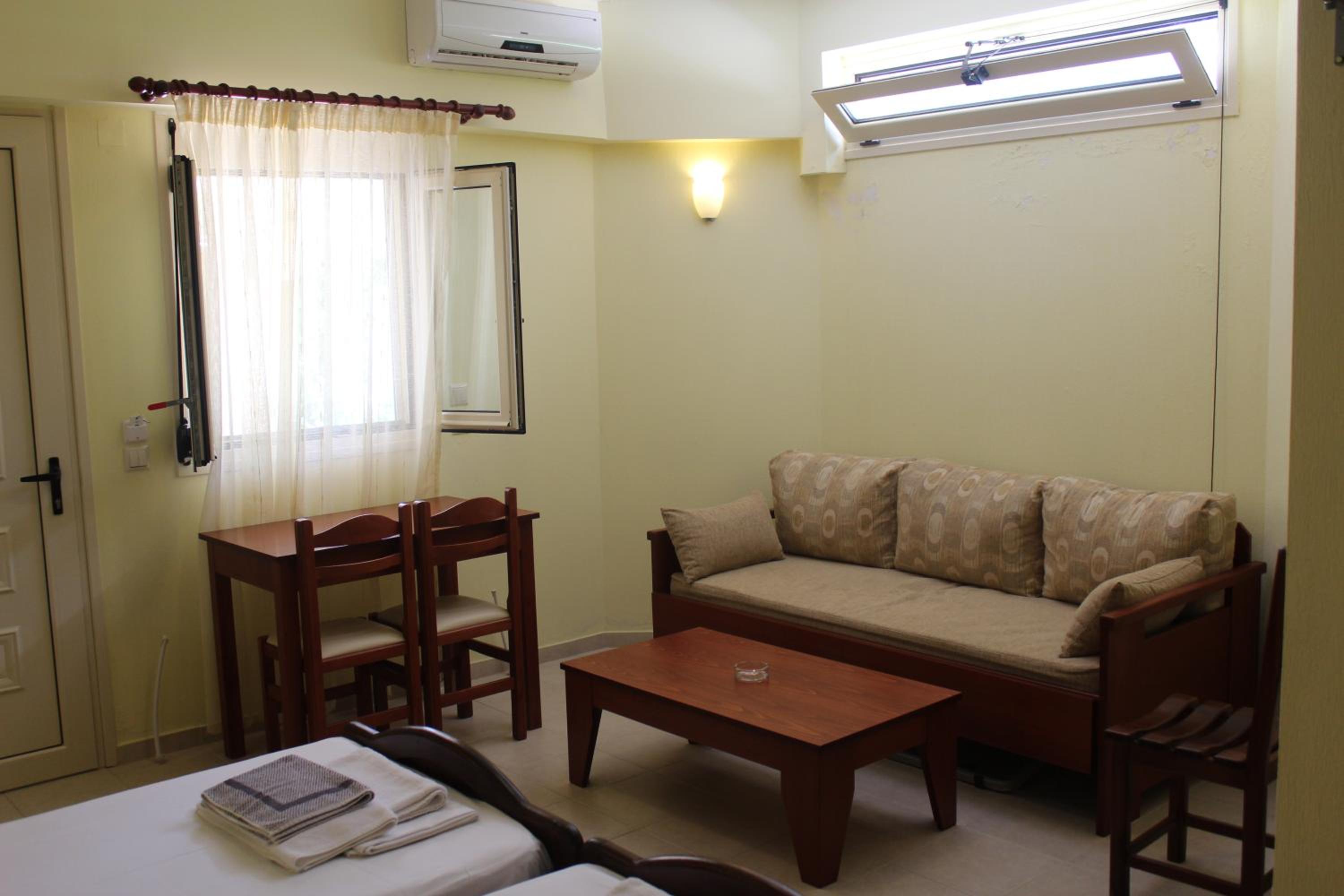 Economy Double Or Twin Room photo 3
