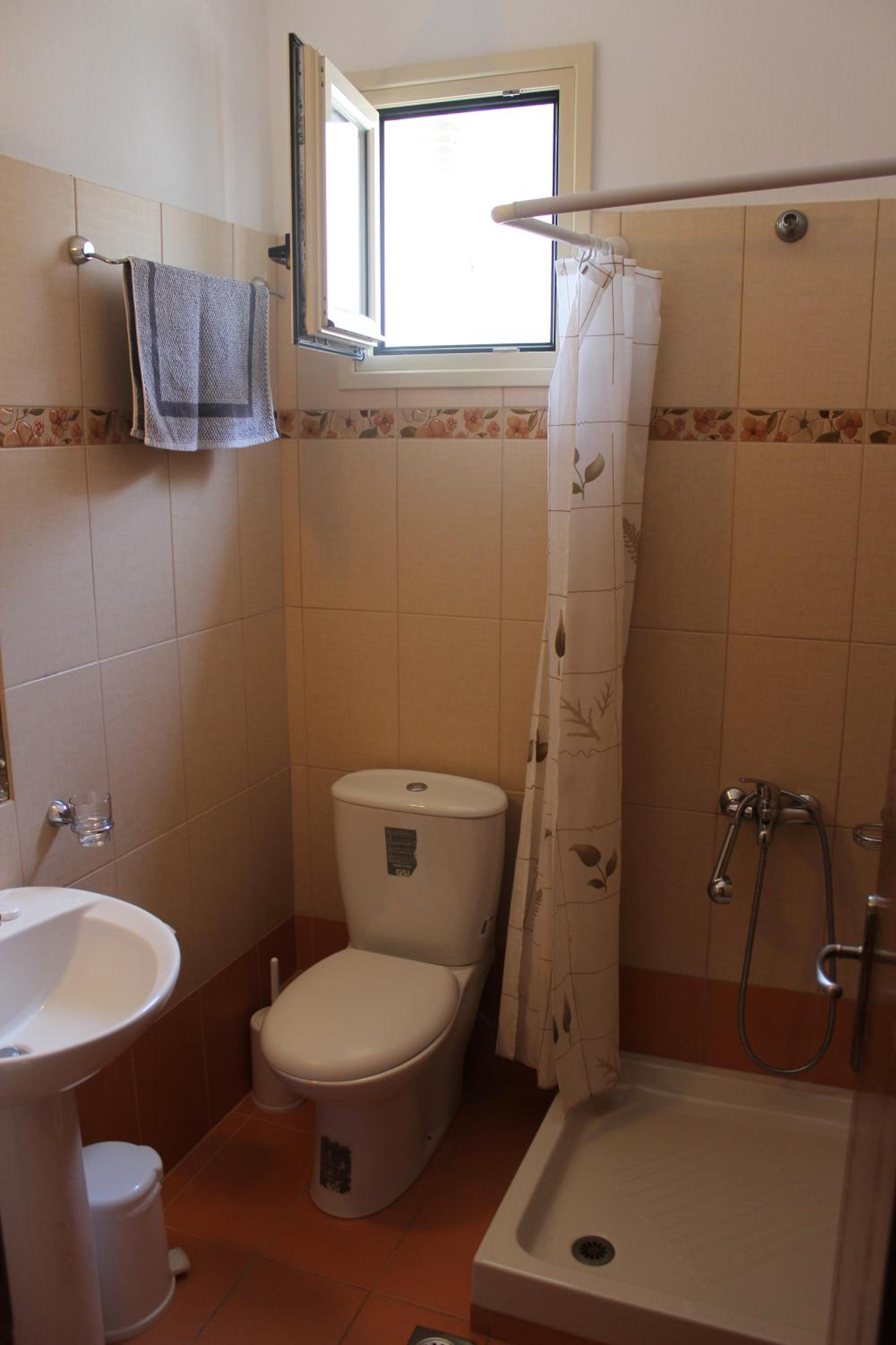 One-Bedroom Apartment with Balcony photo 3