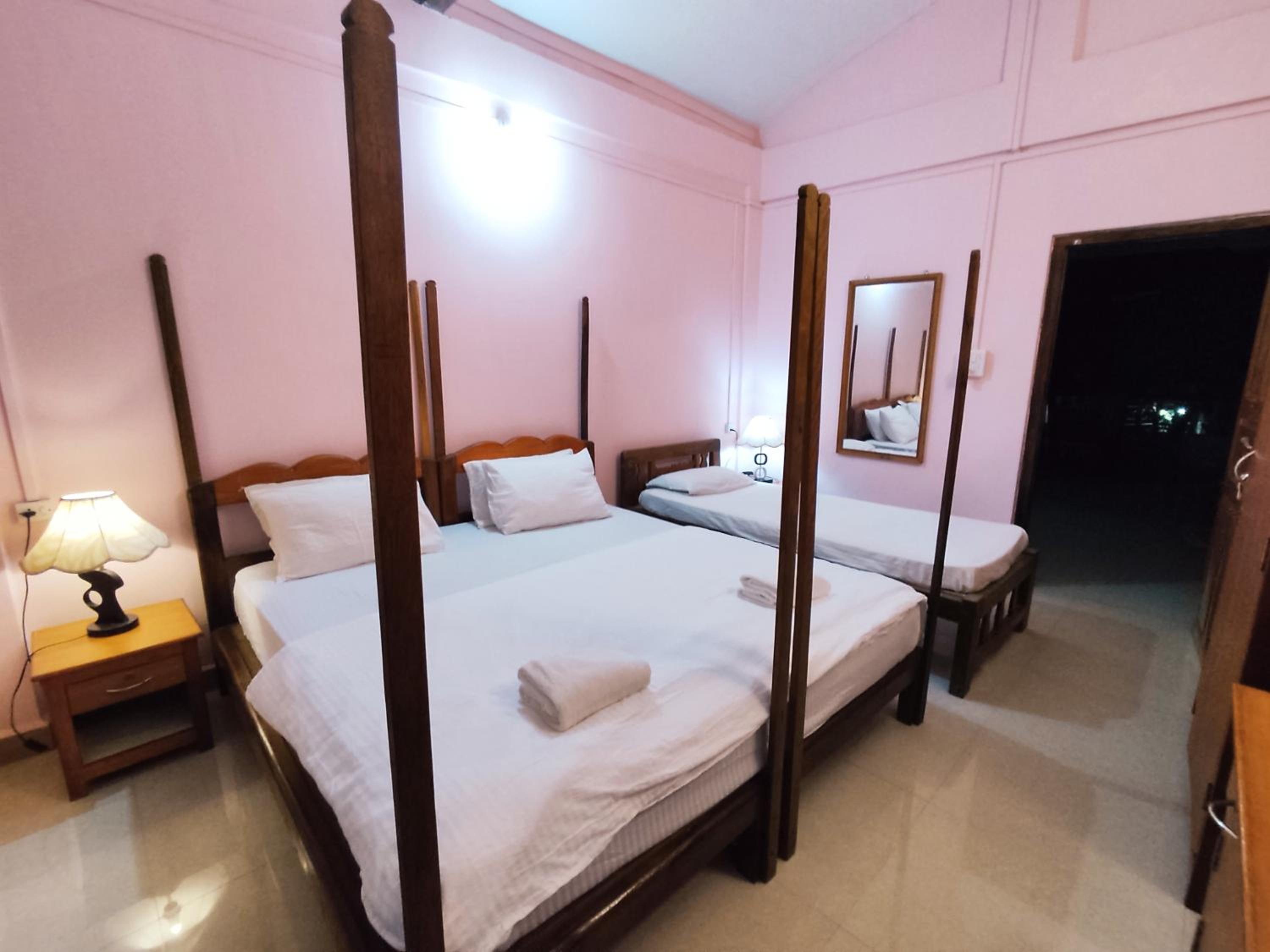 Triple Room with Private External Bathroom - Photo 9