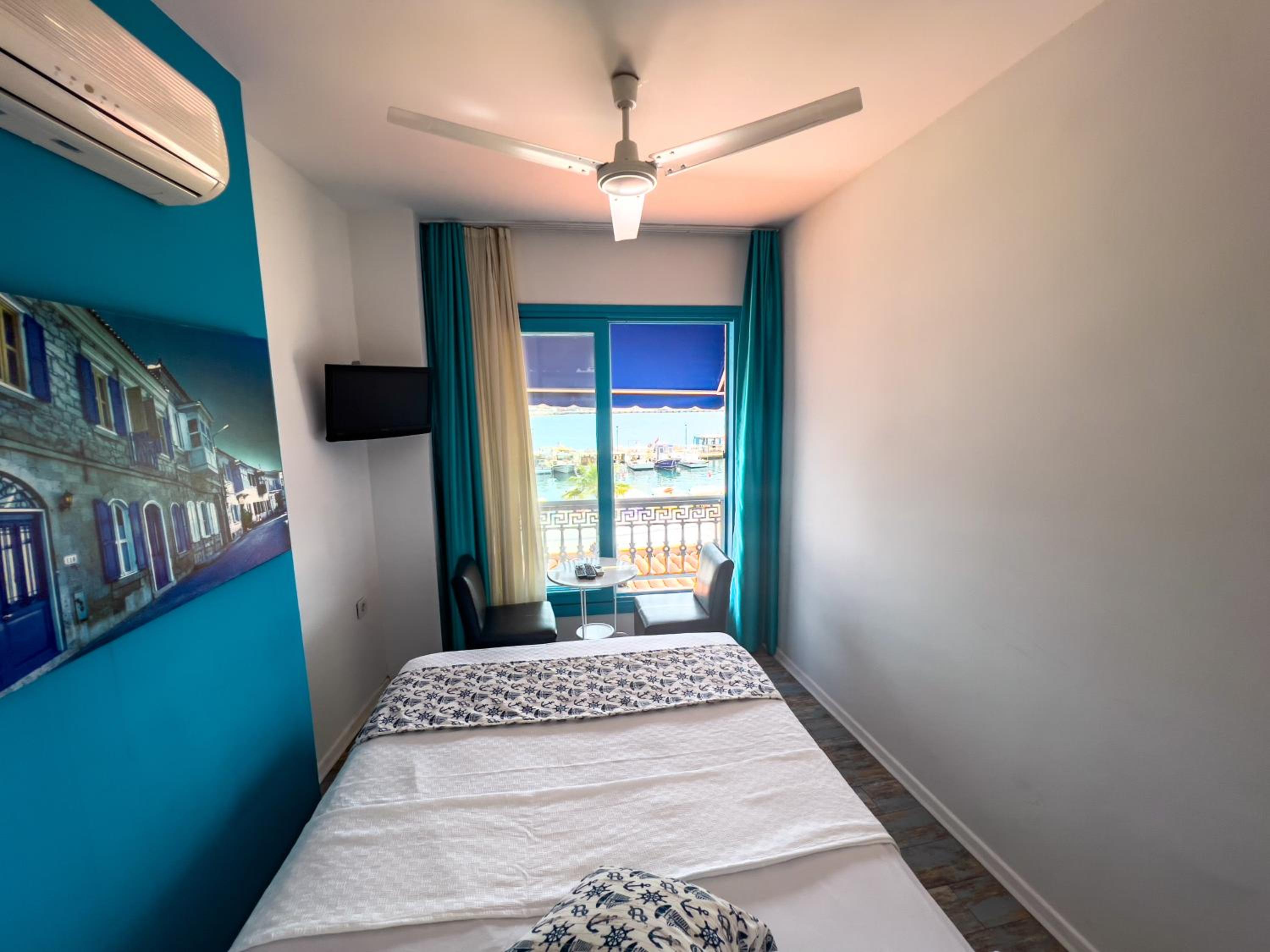 Double Room with Sea View - Photo 11